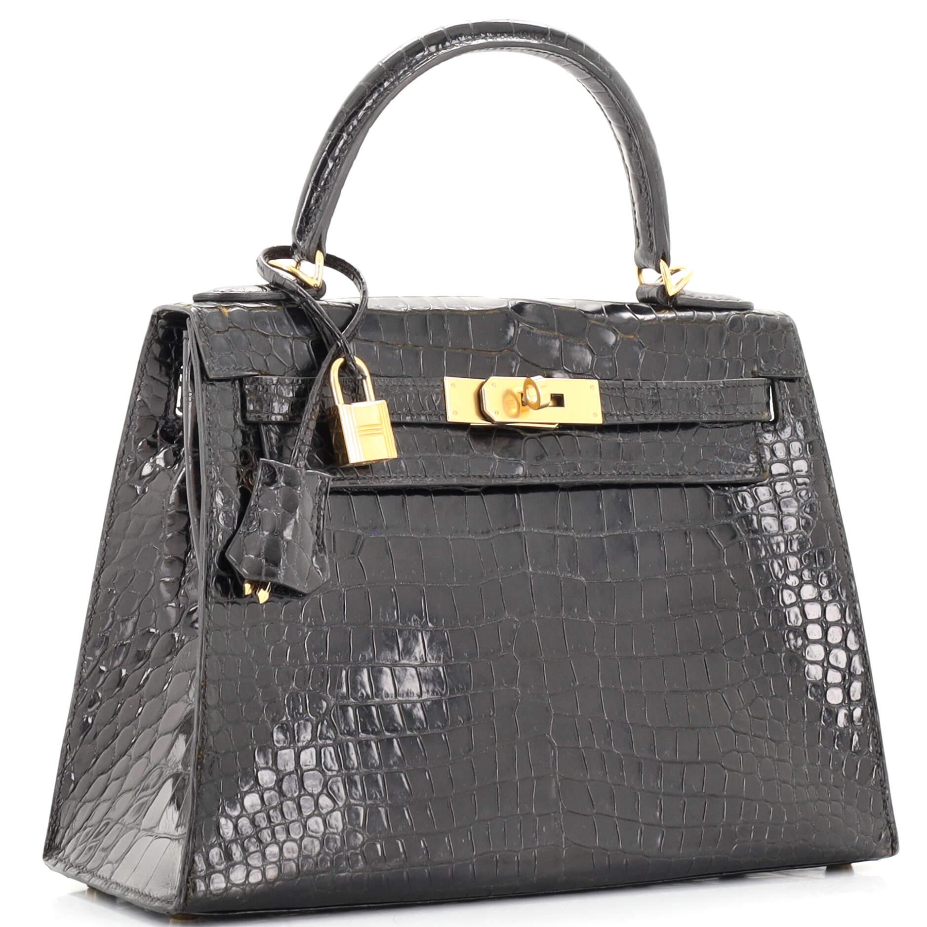 Hermes Kelly Handbag Noir Shiny Porosus Crocodile with Gold Hardware 32 In Fair Condition In NY, NY