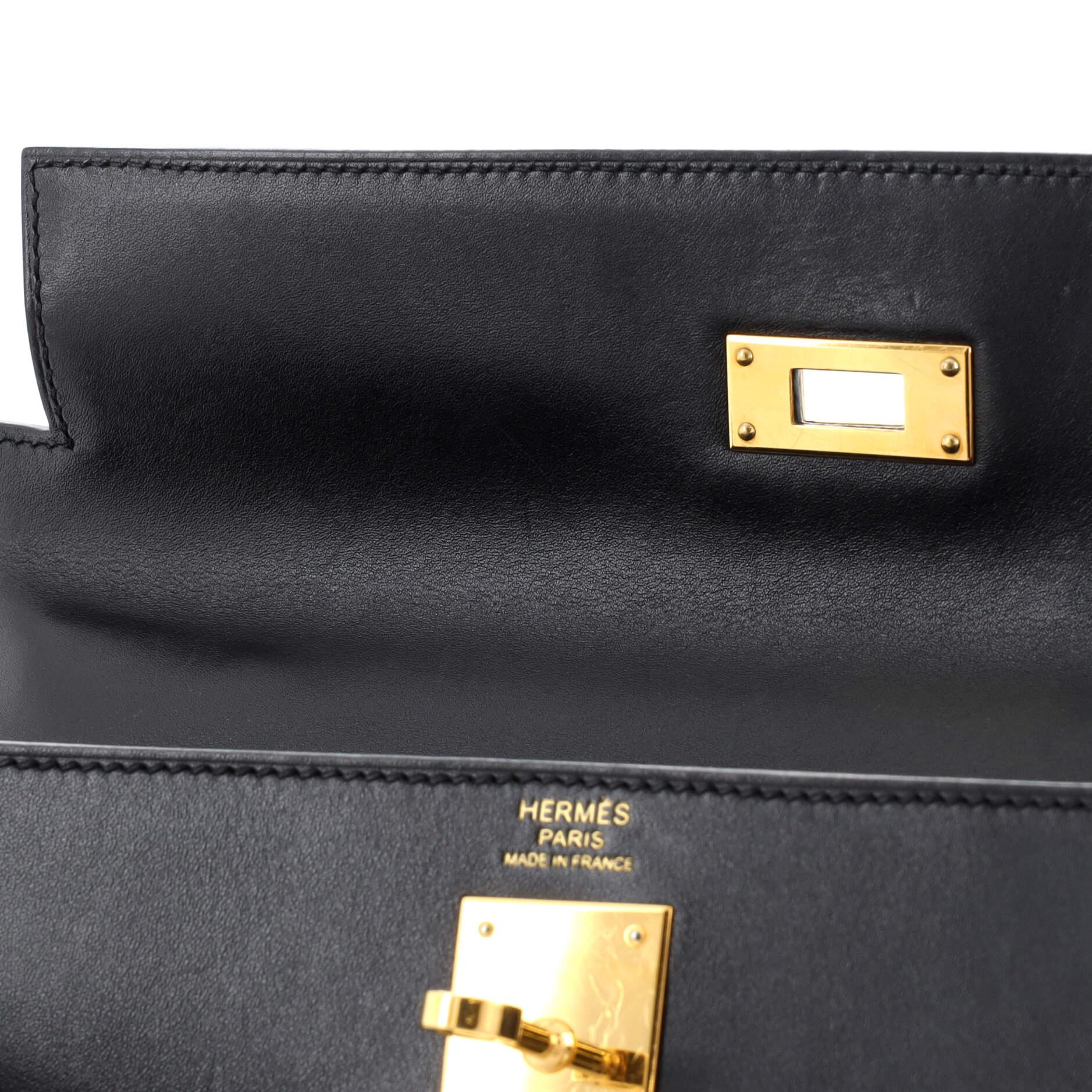Hermes Kelly Handbag Noir Tadelakt with Gold Hardware 32 For Sale 4