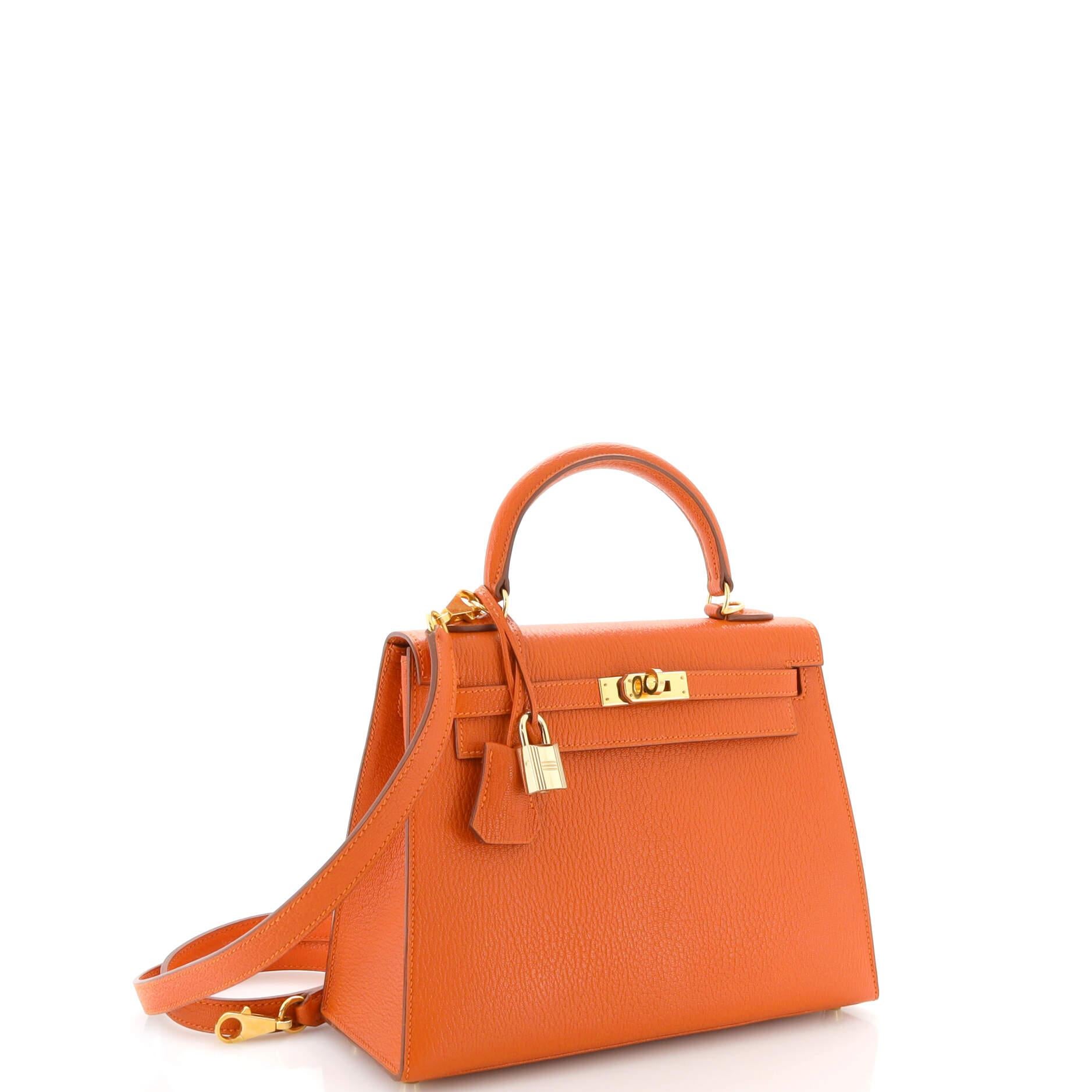Hermes Kelly Handbag Orange H Chevre de Coromandel with Gold Hardware 25 In Fair Condition In NY, NY