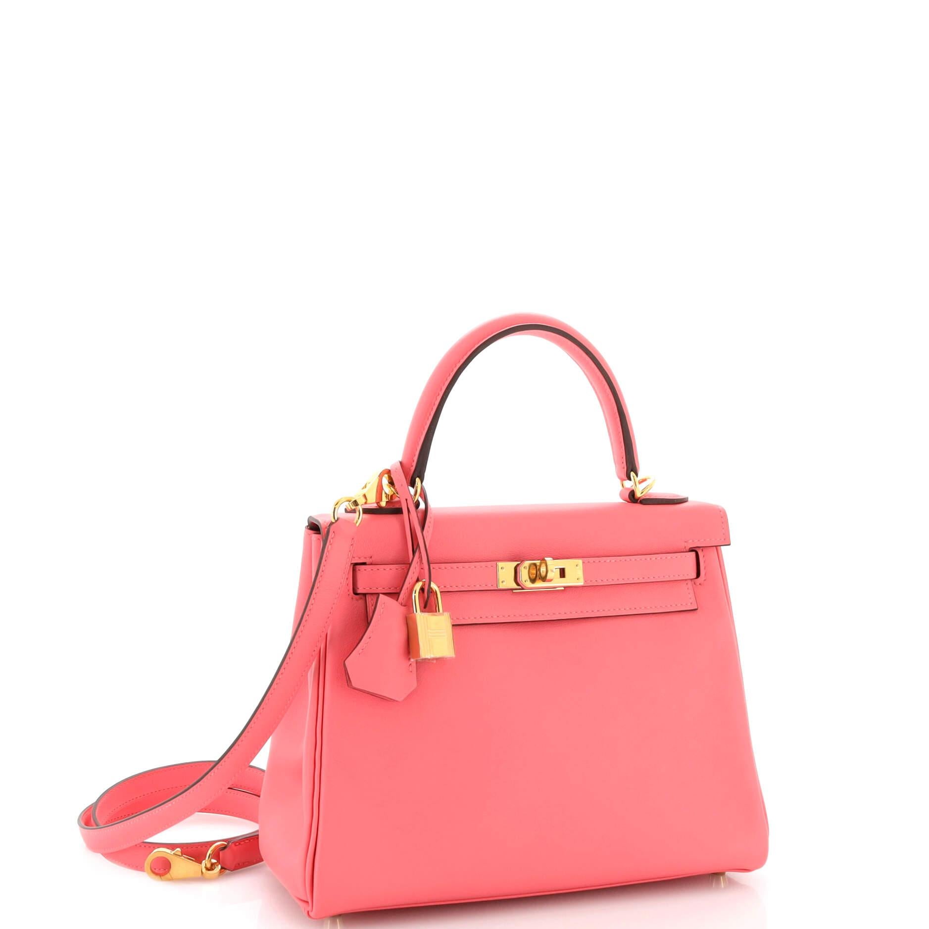 Hermes Kelly Handbag Rose Azalée Swift with Gold Hardware 25 In Good Condition In NY, NY