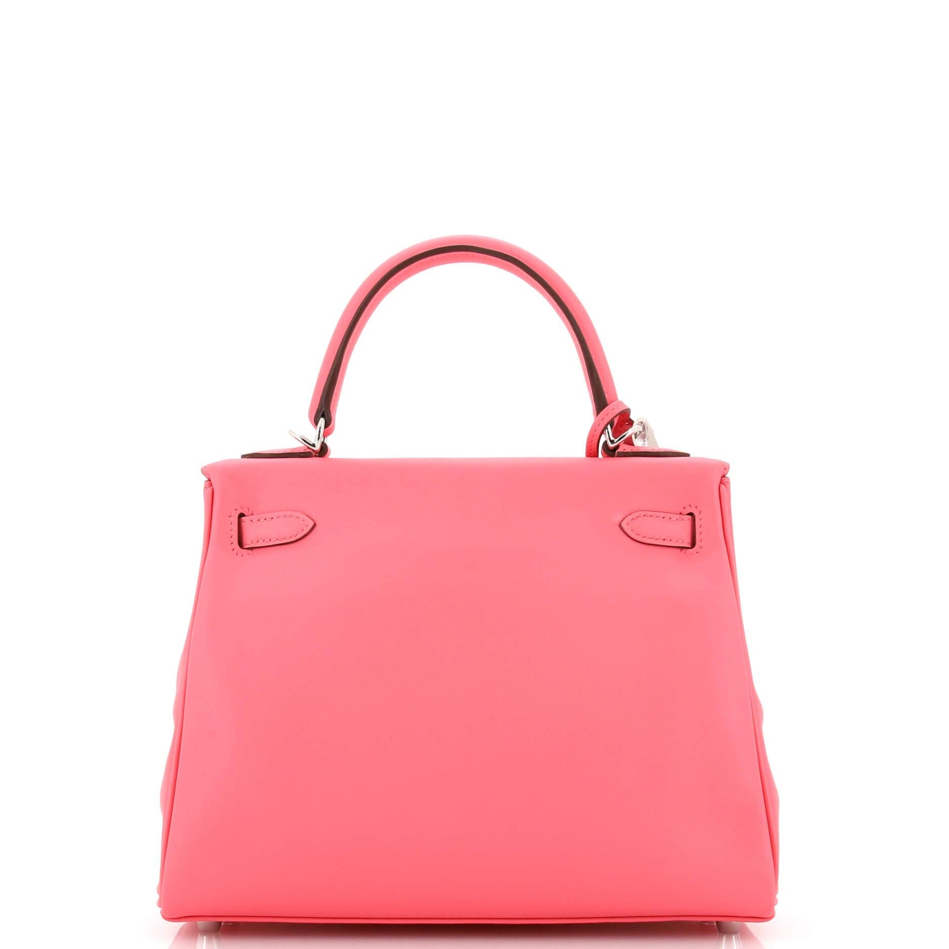 Hermes Kelly Handbag Rose Azalée Swift with Palladium Hardware 25 In Good Condition For Sale In NY, NY