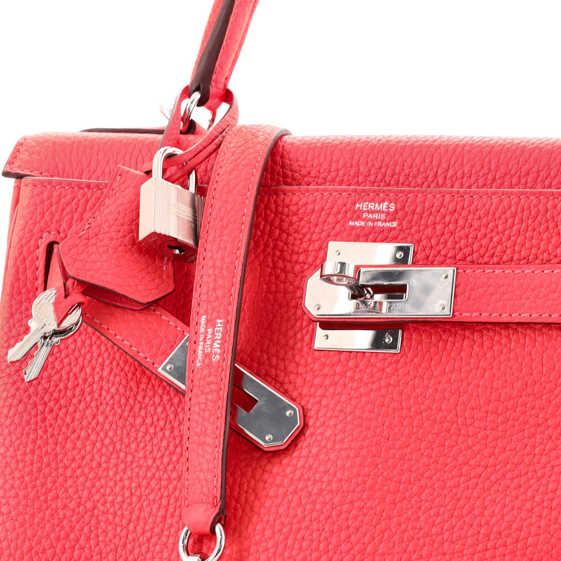 Hermes Kelly Handbag Rose Texas Clemence with Palladium Hardware 28 In Good Condition In NY, NY