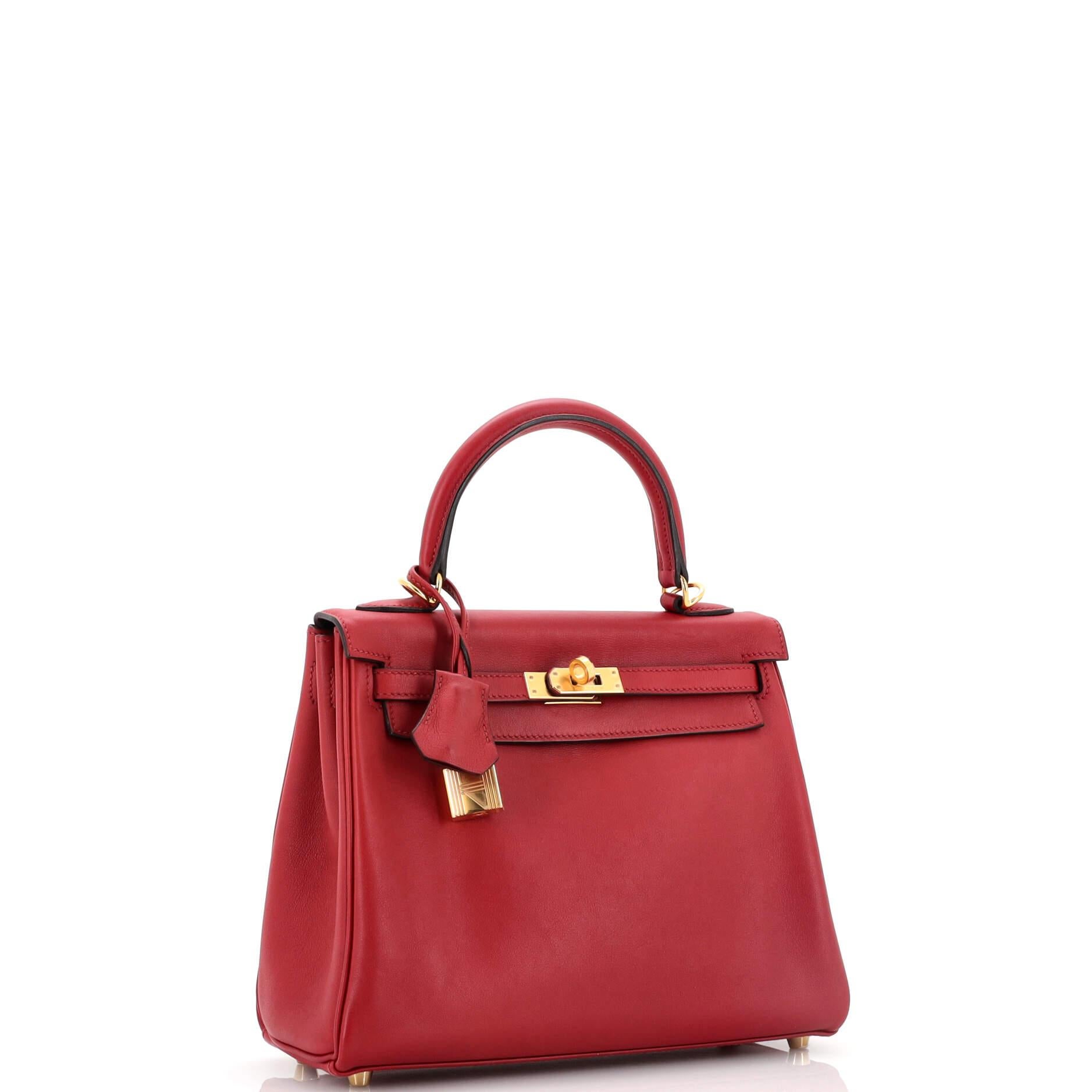 Hermes Kelly Handbag Rouge Grenat Swift with Gold Hardware 25 In Good Condition In NY, NY