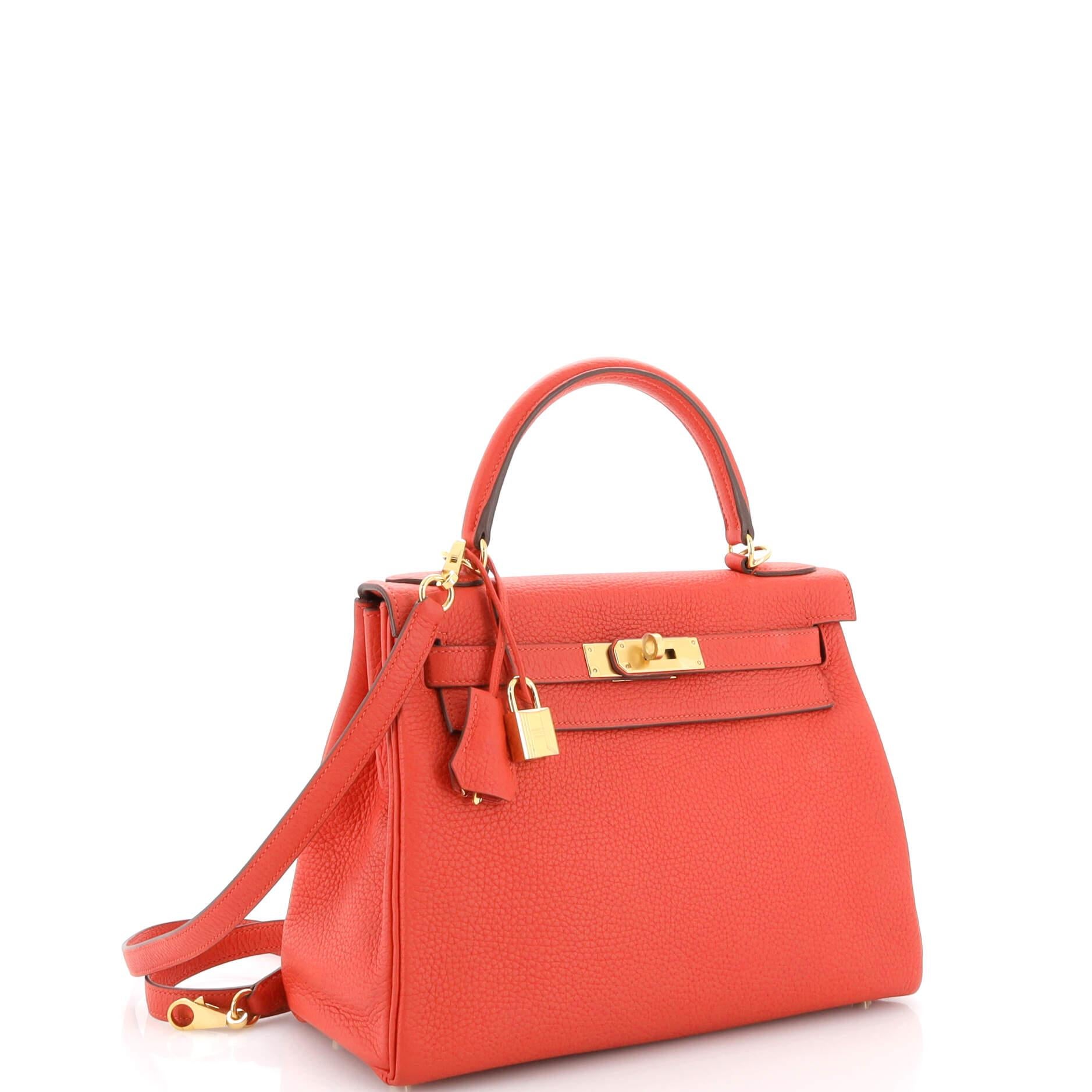 Hermes Kelly Handbag Rouge Tomate Clemence with Gold Hardware 28 In Good Condition For Sale In NY, NY