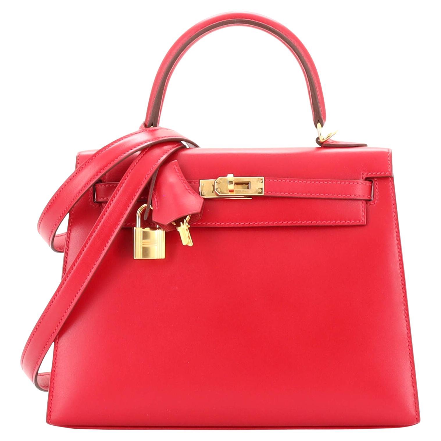 Sac à main Hermès Kelly rouge vif Tadelakt avec finitions métalliques dorées 25 En vente sur 1stDibs
