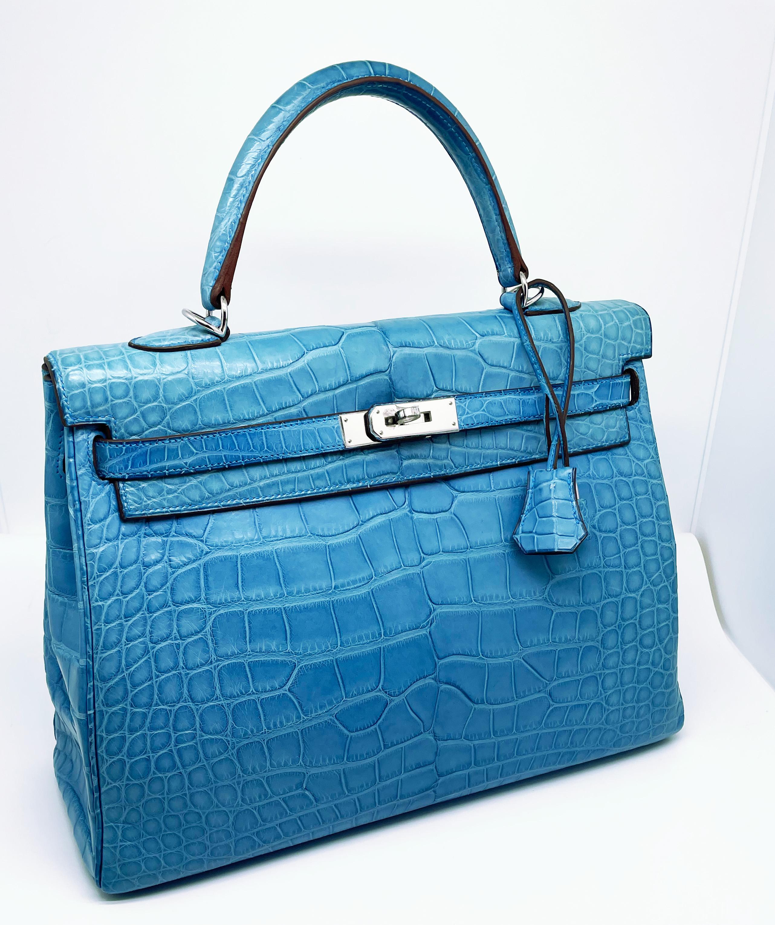 Women's or Men's Hermès Kelly handbag turned over 35 in Mat Mykonos alligator leather For Sale