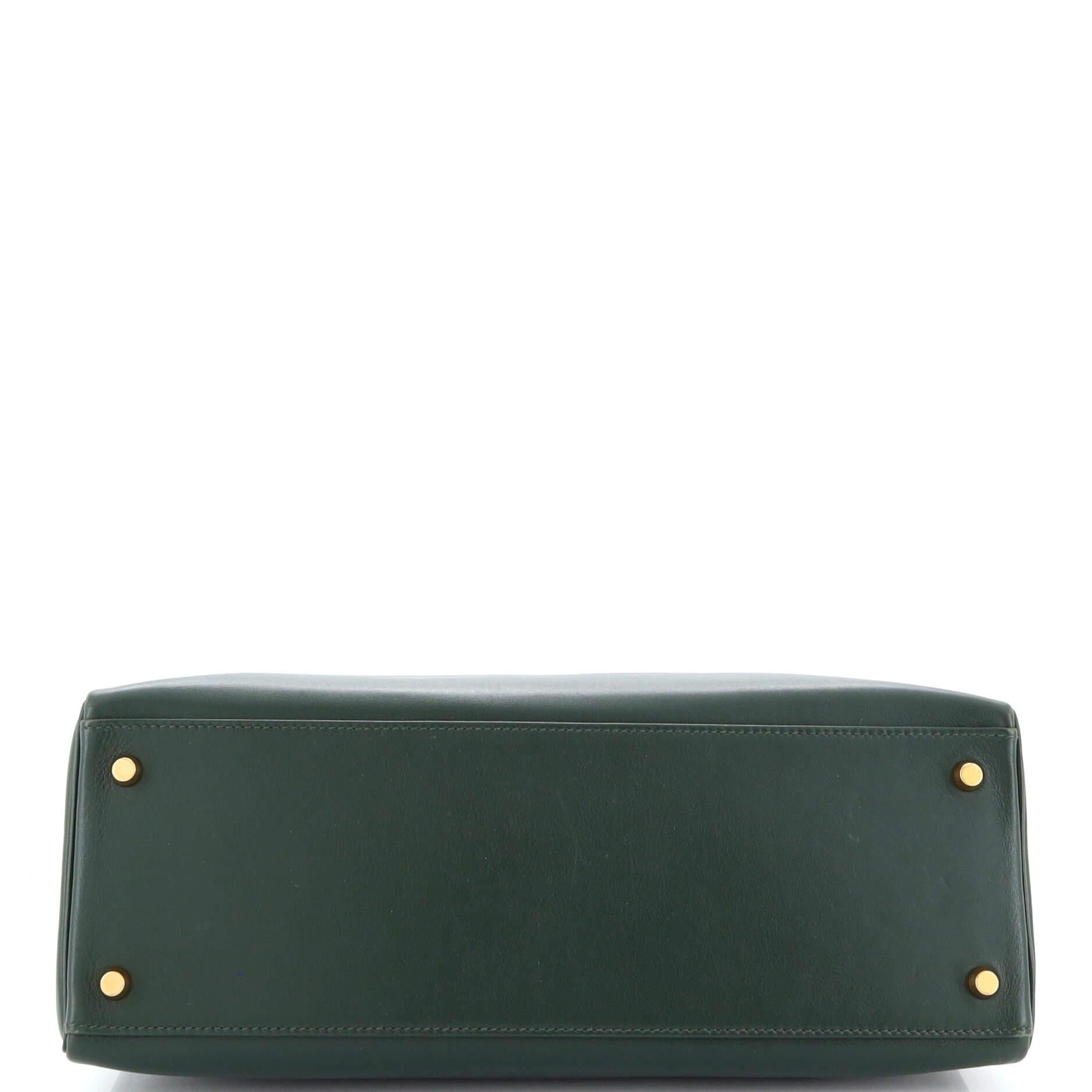 Women's or Men's Hermes Kelly Handbag Vert Foncé Gulliver with Gold Hardware 35 For Sale