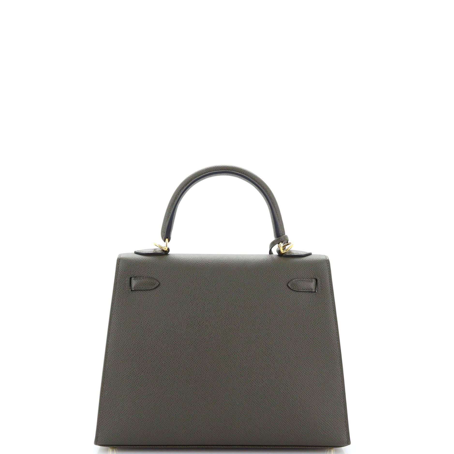 Hermes Kelly Handbag Vert Maquis Epsom with Gold Hardware 25 In Good Condition In NY, NY
