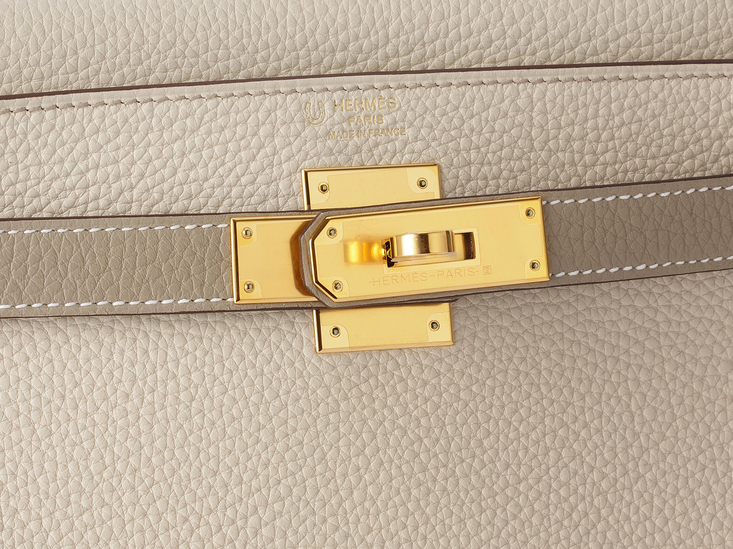Women's or Men's Hermès Kelly HSS 28 Craie/ Gris Tourterelle Togo Gold Hardware For Sale