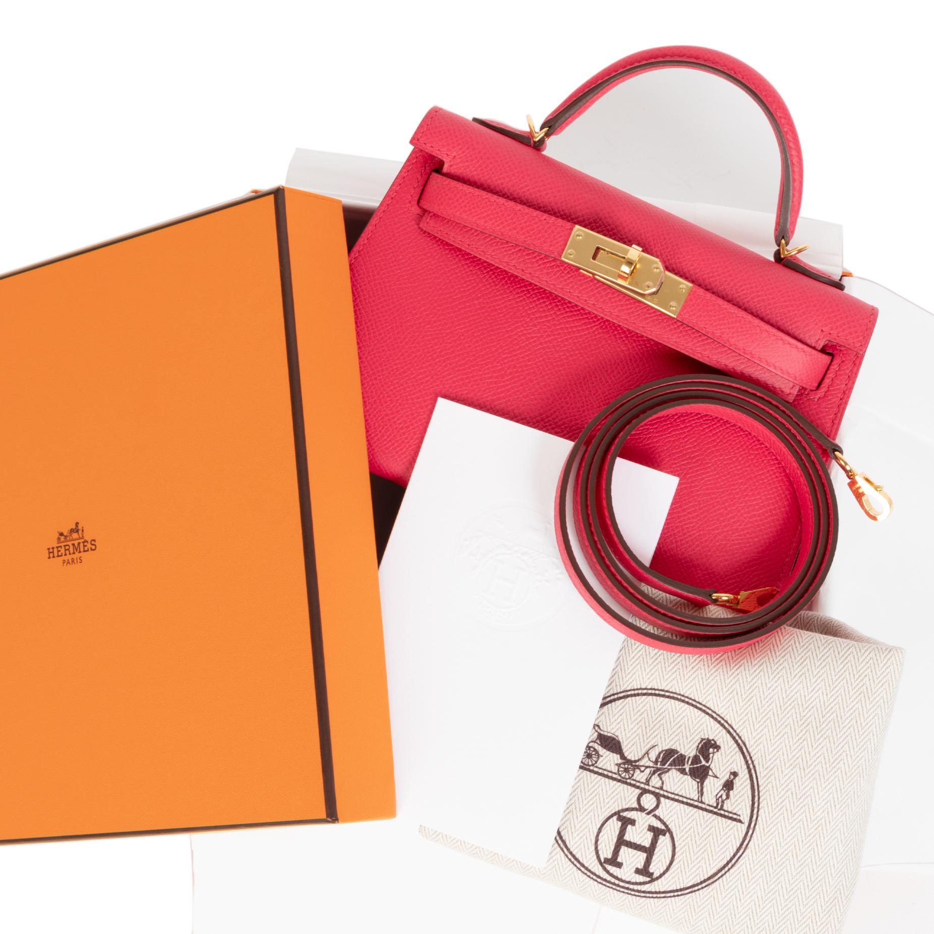 BRAND NEW

Hermès Kelly II Mini Epsom Rose Extreme GHW

The epitome of elegance, the height of luxury, the bag that is on the top of every it-list: the Hermès Kelly II Mini Epsom Rose Extreme GHW is everything you never knew you needed in your life.