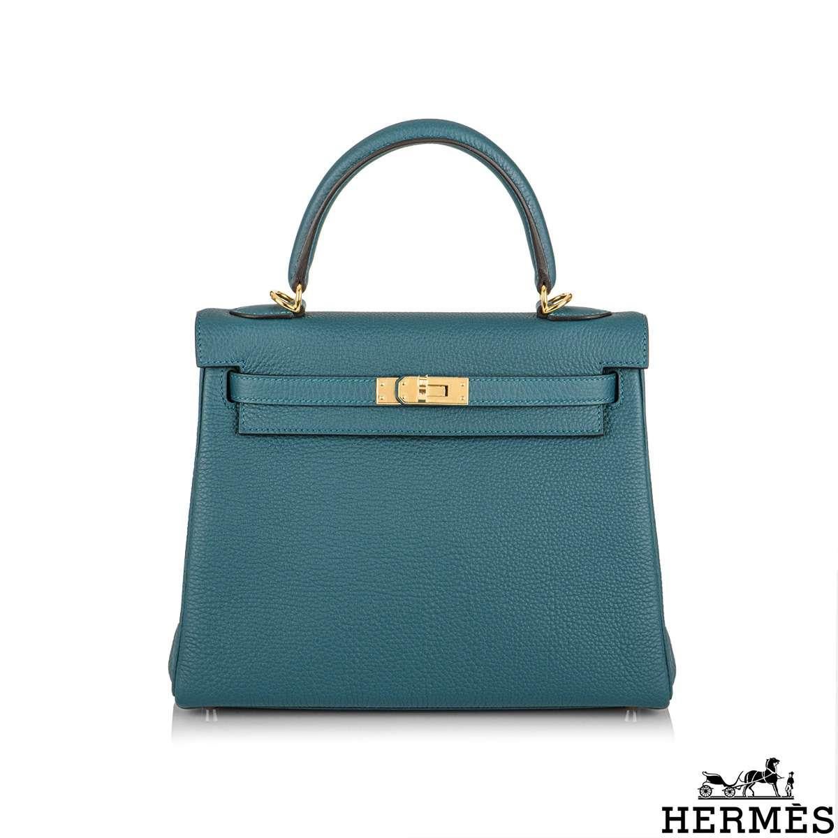 An exquisite Hermès Kelly II Retourne 25cm Vert Bosphore Handbag. The vivid vert bosphore colour is complimented with gold hardware. The exterior of this Kelly features a Retourne style in vert bosphore togo leather. It has a front toggle closure, a