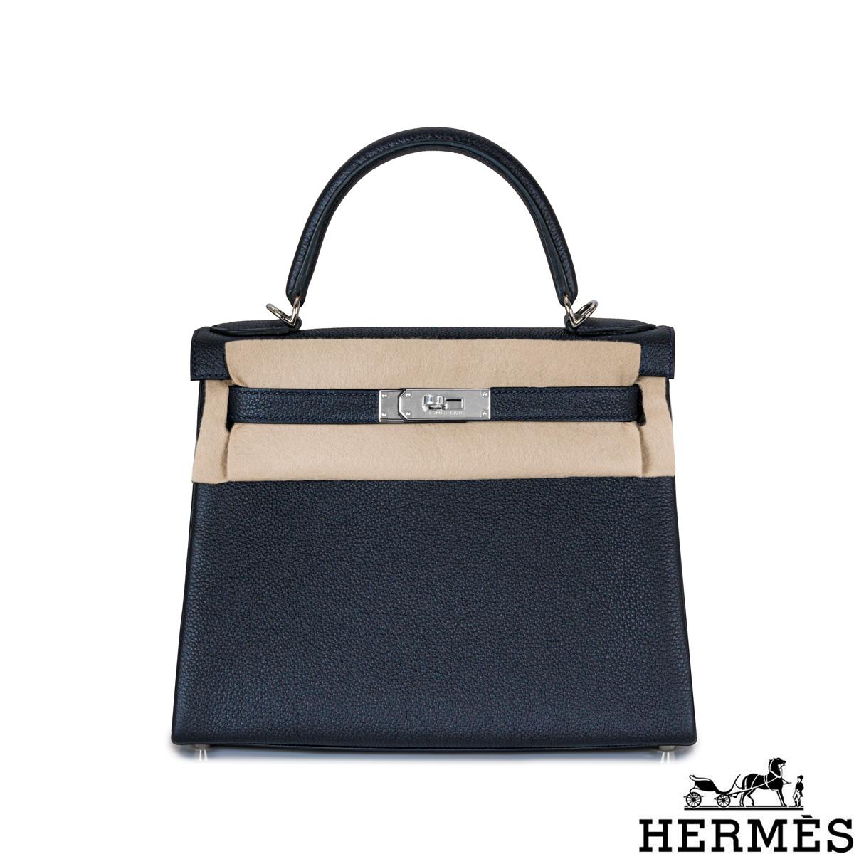 A classic Hermès Kelly II Retourne 28cm handbag. The exterior of this Kelly features the Retourne style in Caban Veau Togo leather and is complemented by palladium hardware and tonal stitchings. It has a front toggle closure with two straps, a