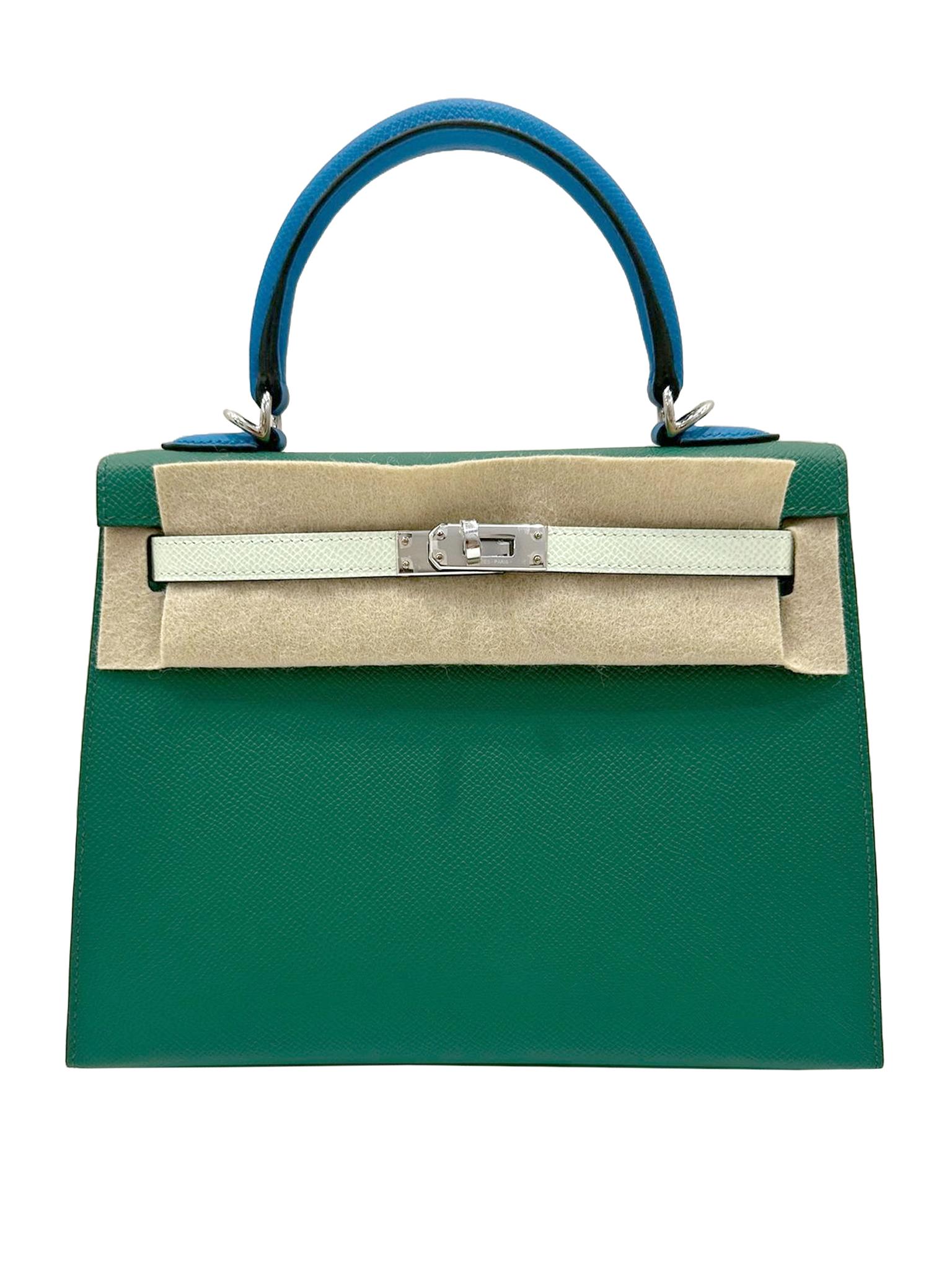 Hermes Kelly II Sellier 25 Epsom Vert Vertigo/Vert Fizz/Blue Palladium Hardware In New Condition For Sale In Aventura, FL