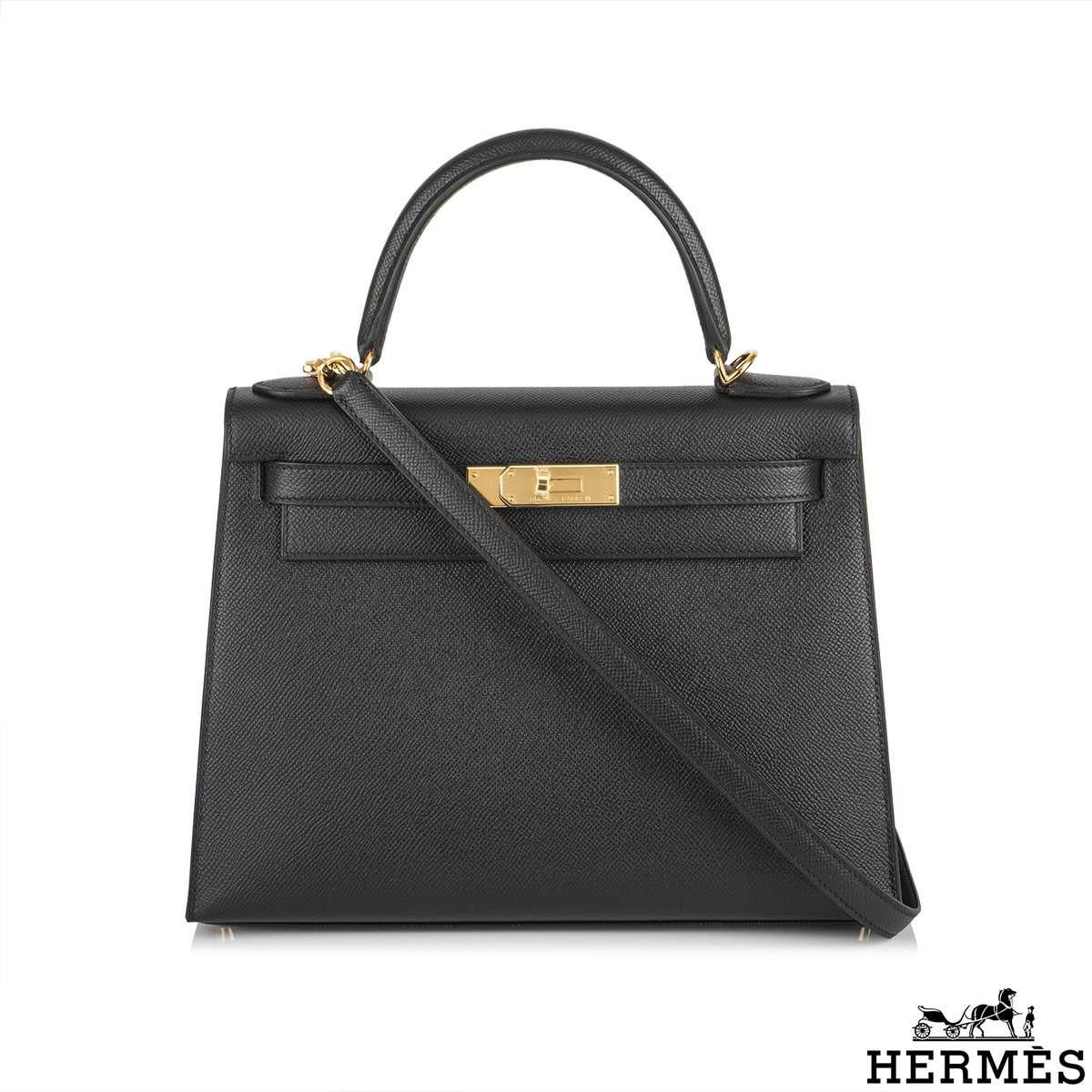 An exquisite Hermès 28cm Kelly bag. The exterior of this Kelly features a sellier style in noir black epsom leather. The noir epsom leather is complemented with gold hardware and tonal stitchings. It features a front toggle closure with two straps,