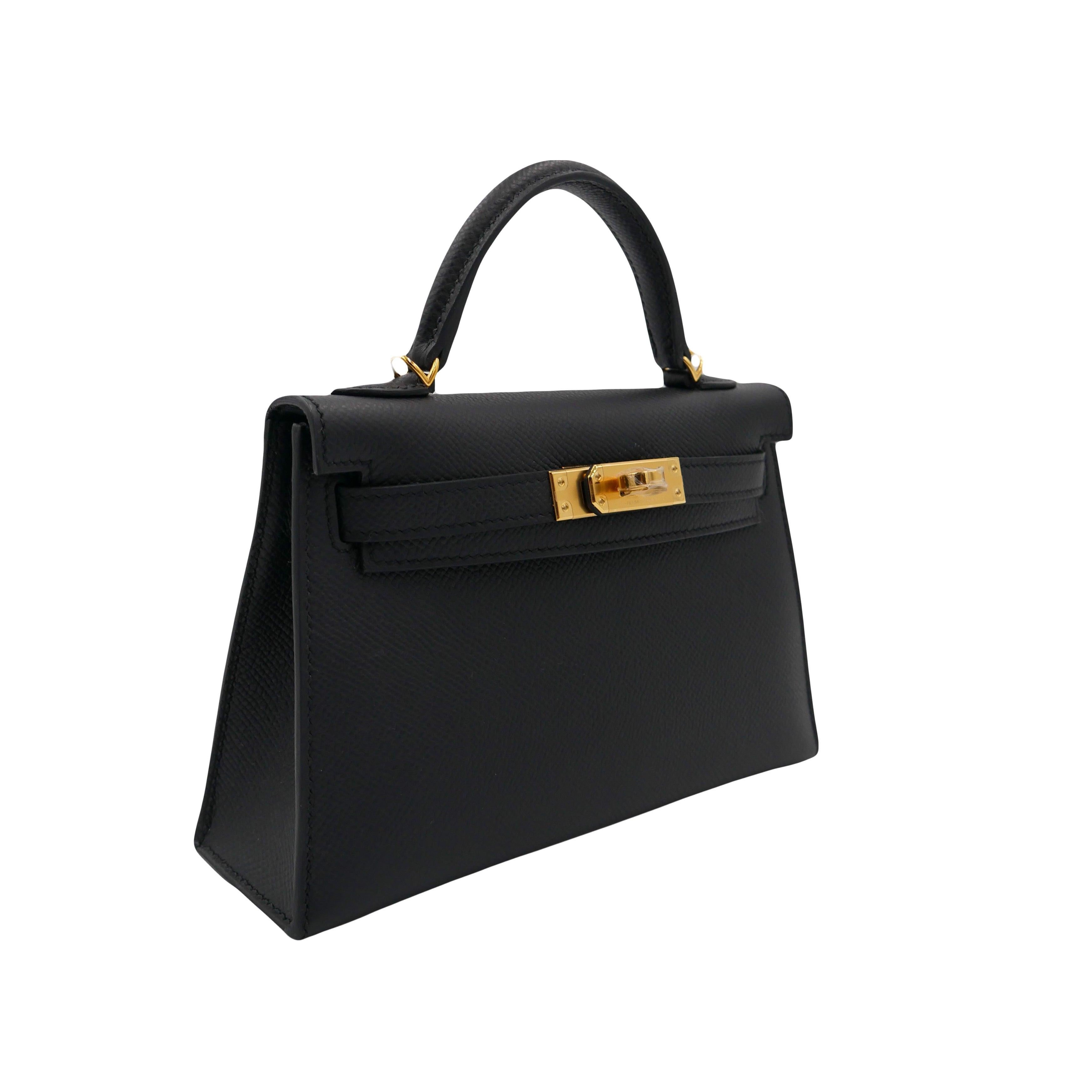 Brand: Hermès
Style: Kelly II Sellier Mini
Size: 20cm
Color: Black
Material: Epsom Leather
Hardware: Gold Hardware(GHW)
Dimensions: 7.5
