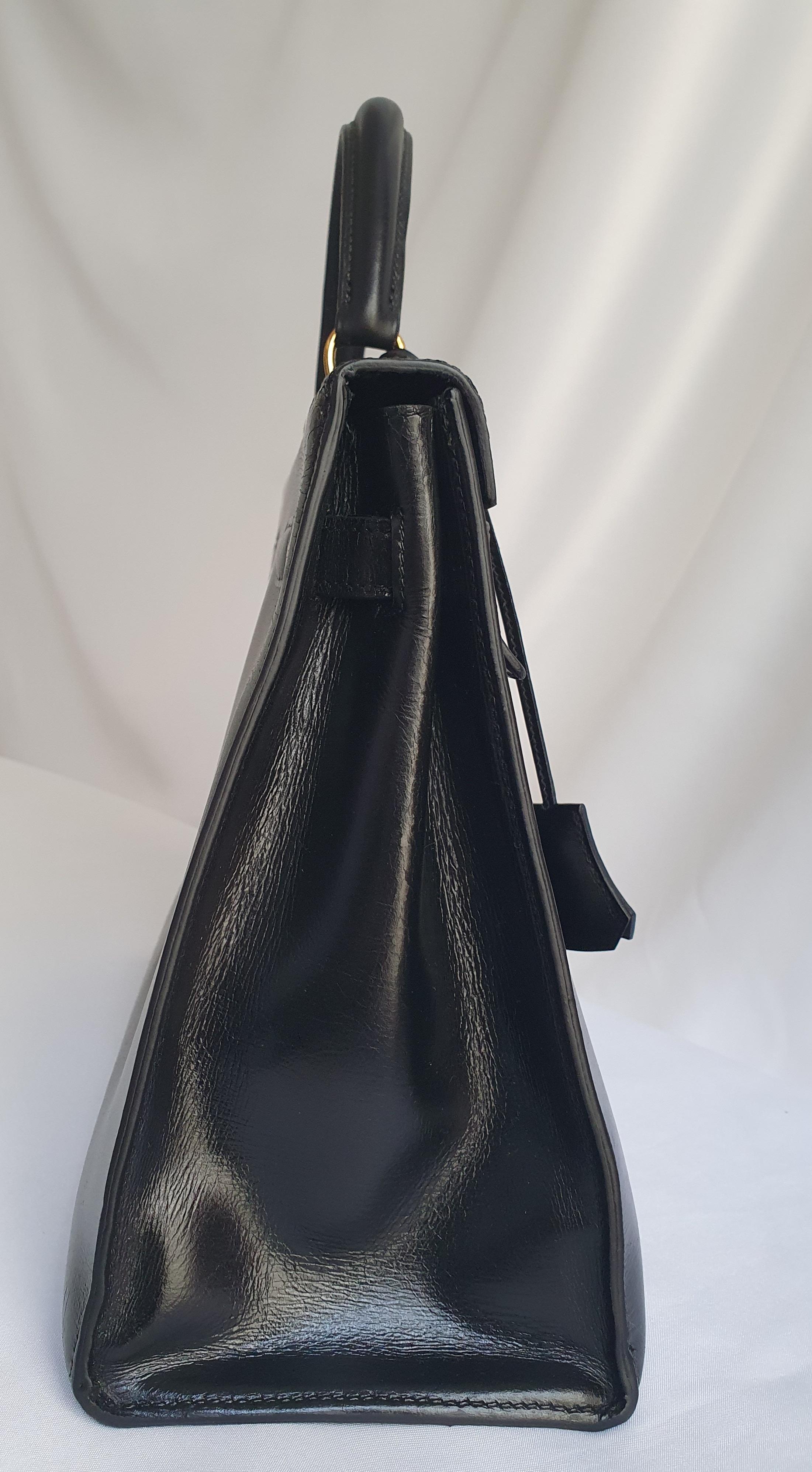 - Designer: HERMÈS
- Model: Kelly
- Condition: Very good condition. Sign of wear on Leather, Scratches on hardware, Bag restored by a professional
- Accessories: Padlock, Keys
- Measurements: Width: 33cm, Height: 22,5cm, Depth: 12cm
- Exterior