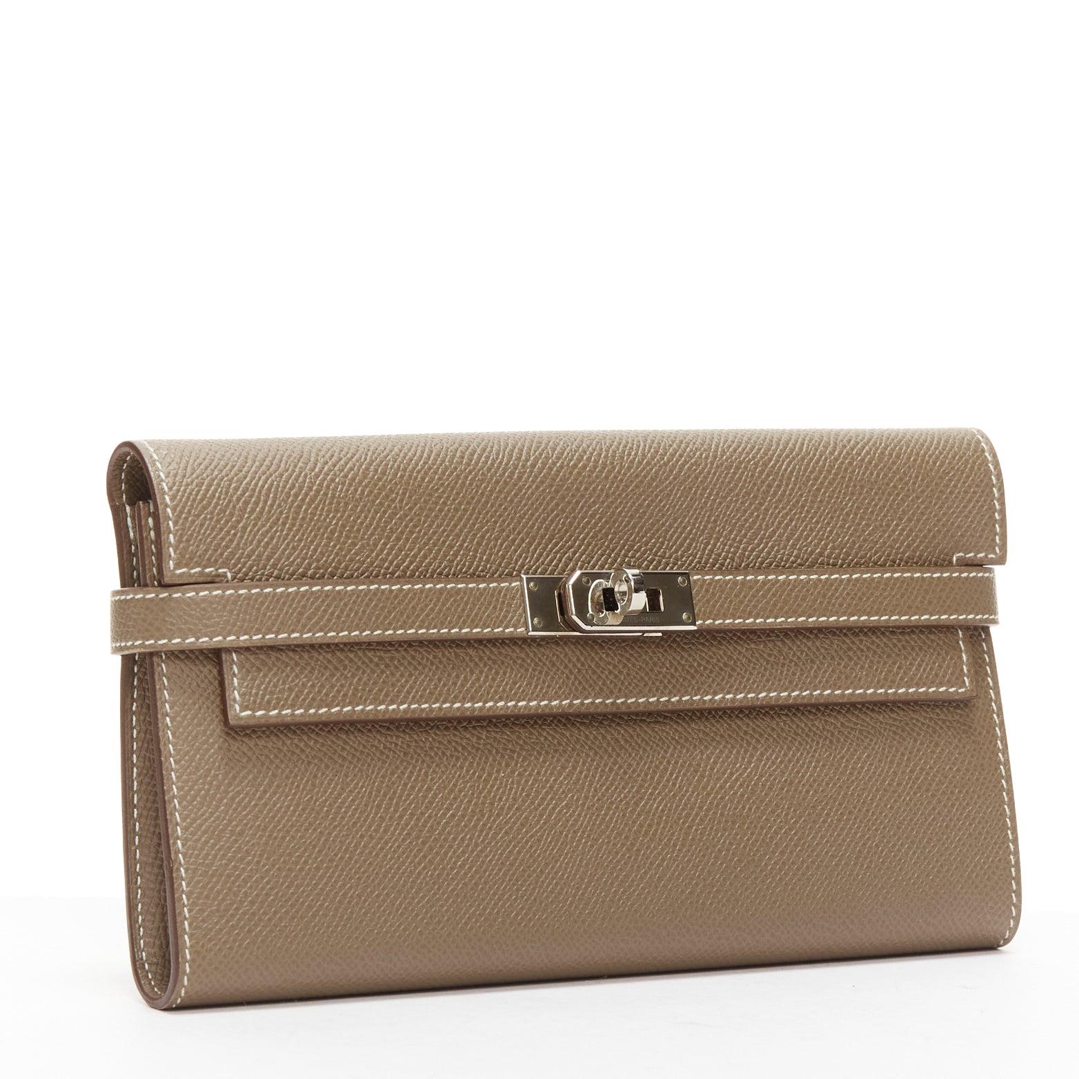 HERMES Kelly Longue taupe togo leather silver turnlock flap long wallet
Reference: KYCG/A00039
Brand: Hermes
Model: Kelly Longue Wallet
Material: Leather
Color: Khaki, Silver
Pattern: Solid
Closure: Turnlock
Lining: Taupe Leather
Extra Details: