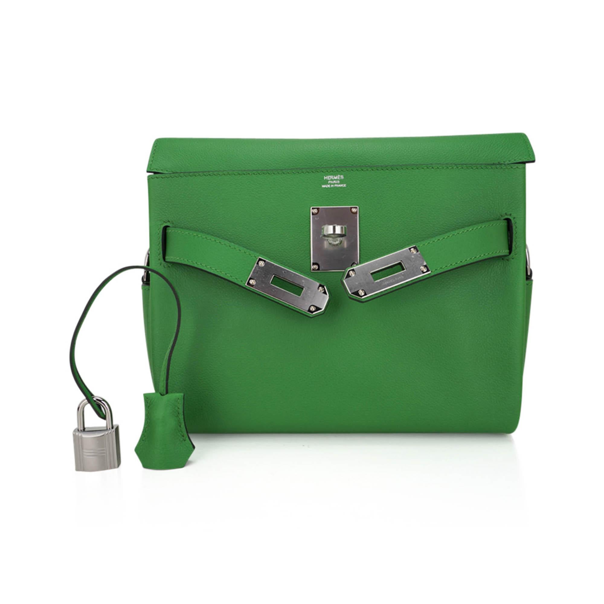 Green Hermes Kelly Messenger PM Bag Vert Yucca Evercolor Leather with Palladium Hardw For Sale