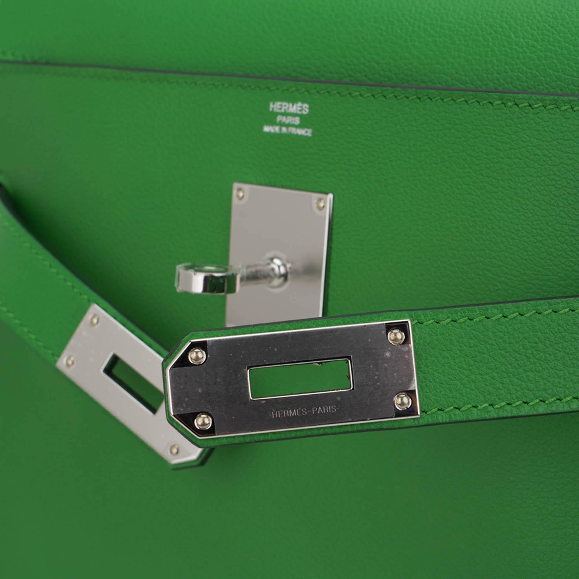 Hermes Kelly Messenger PM Bag Vert Yucca Evercolor Leather with Palladium Hardw In New Condition For Sale In Miami, FL