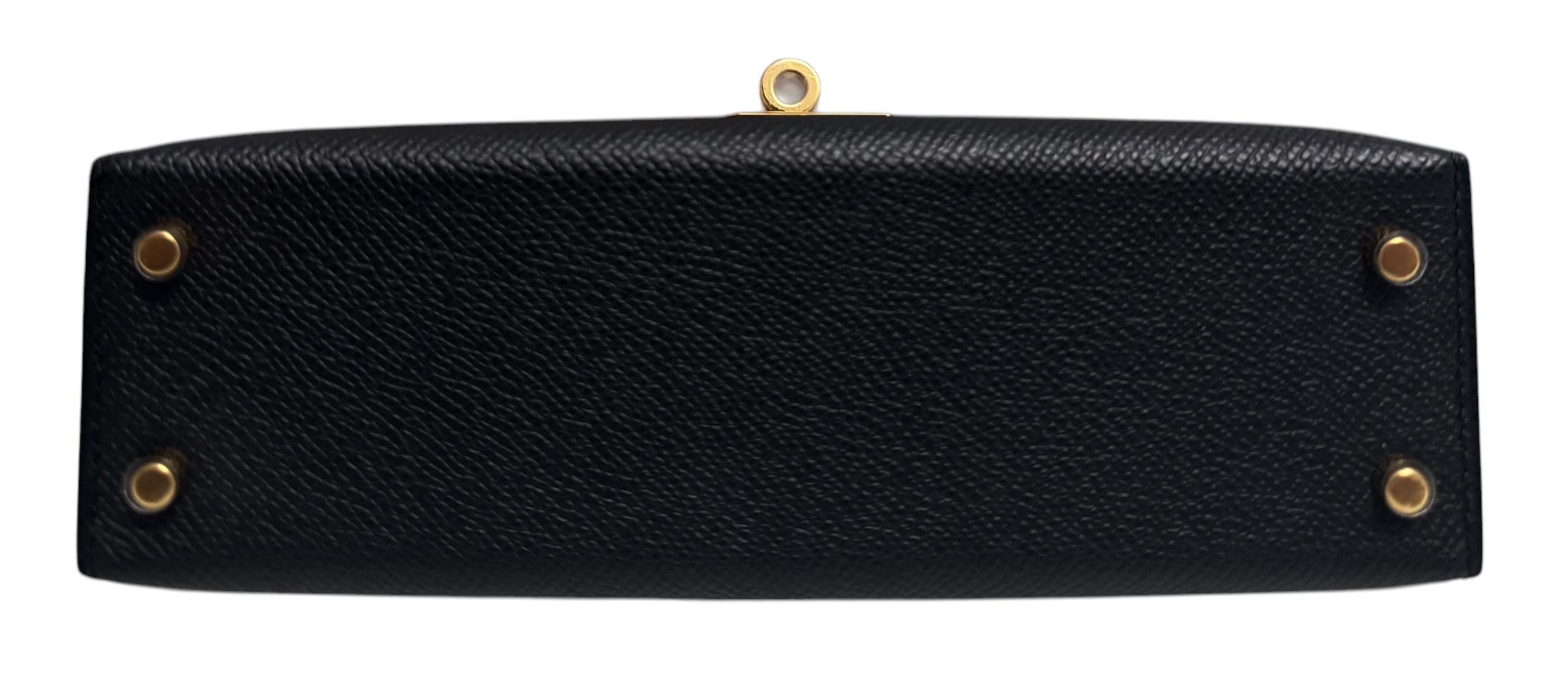 Women's or Men's Hermes Kelly Mini 20 Black Noir Epsom Leather Gold Hardware For Sale