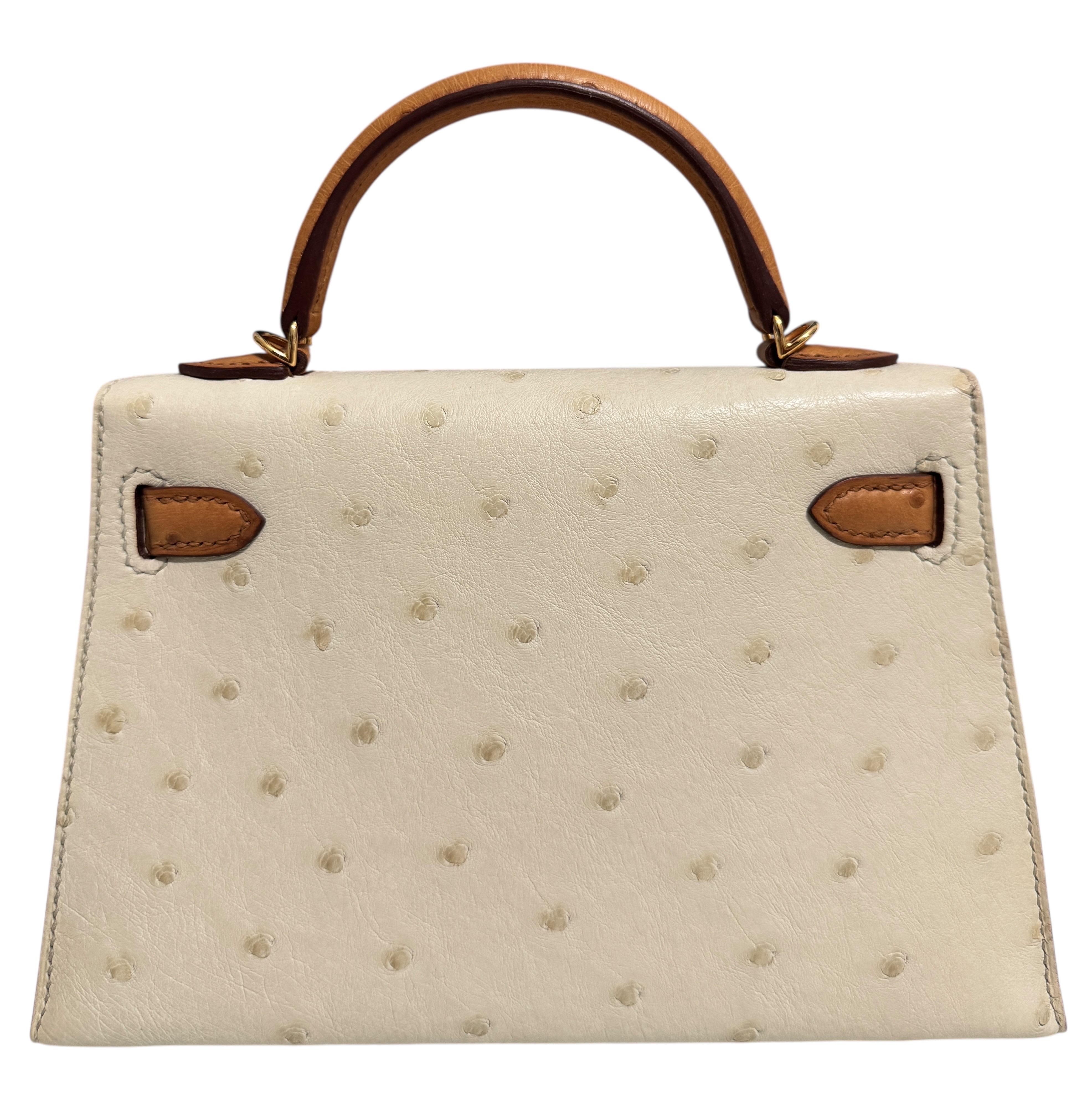 Hermes Kelly Mini 20 Pedido Especial Parchemin Sésamo Avestruz Cuero Oro Hw en venta 1