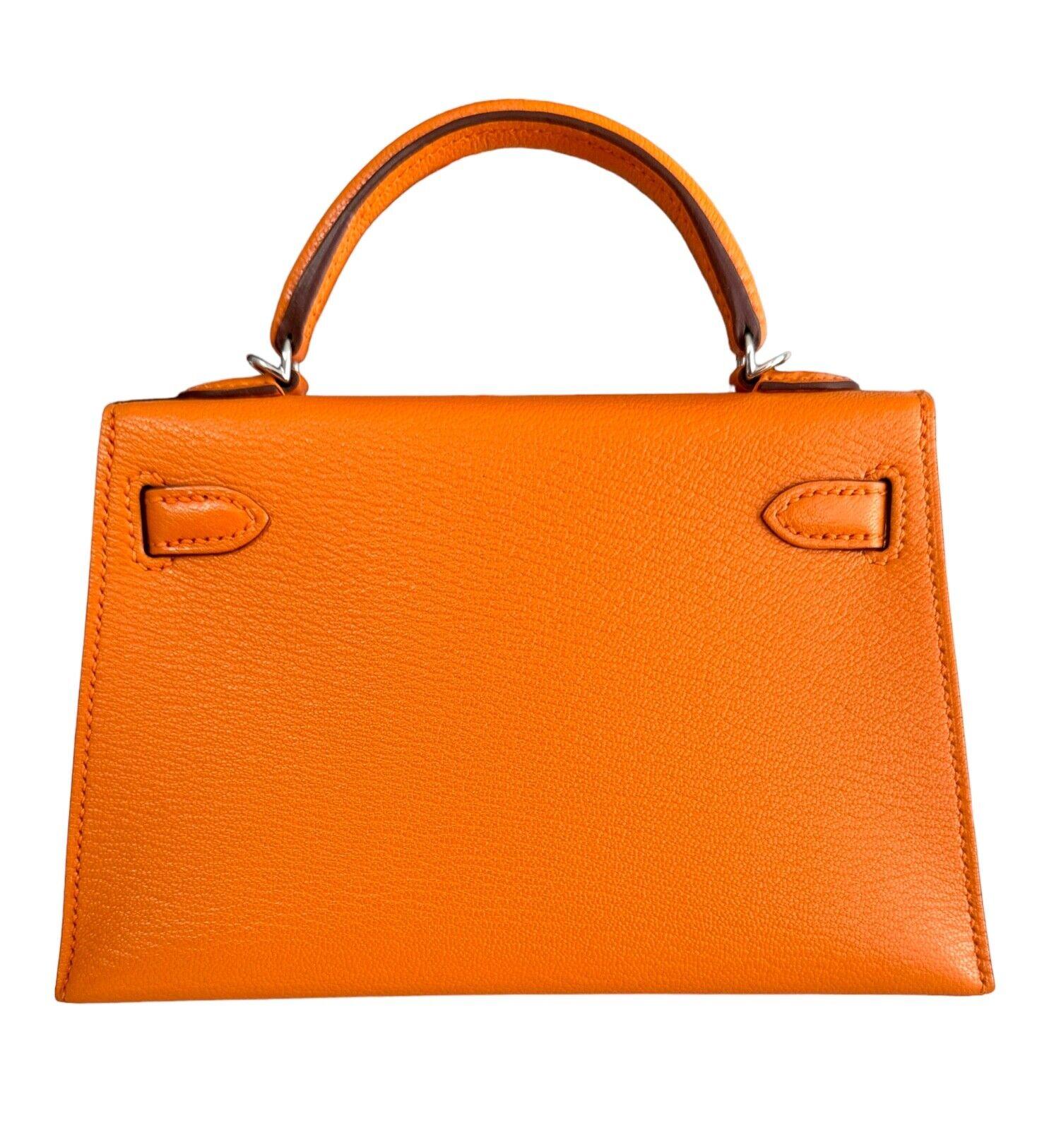 Hermes Kelly Mini 20 Verso Orange & Sanguine Chèvre Leather Palladium Hardware   In New Condition For Sale In Miami, FL