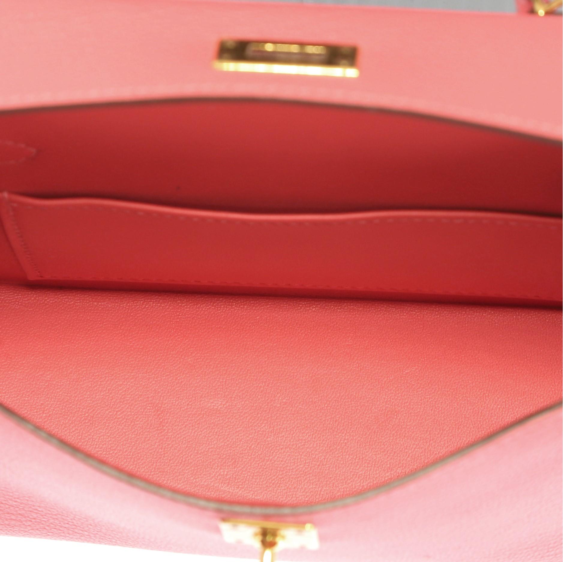 Hermes Kelly Mini II Handbag Rose Lipstick Chevre Mysore with Gold Hardware 20 In Good Condition In NY, NY