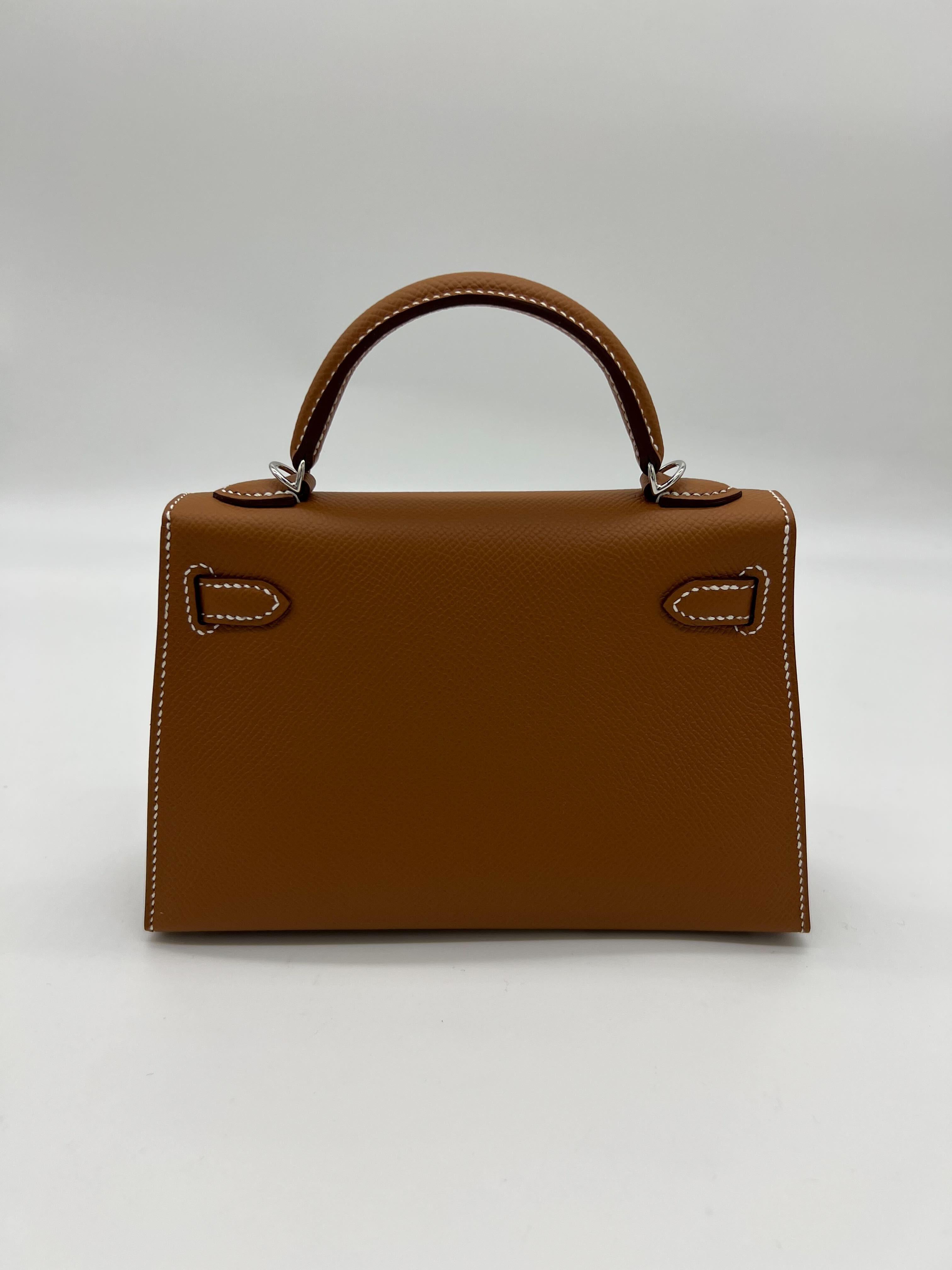 Hermes Kelly Mini II Sellier Epsom Gold Palladium Hardware In New Condition For Sale In New York, NY