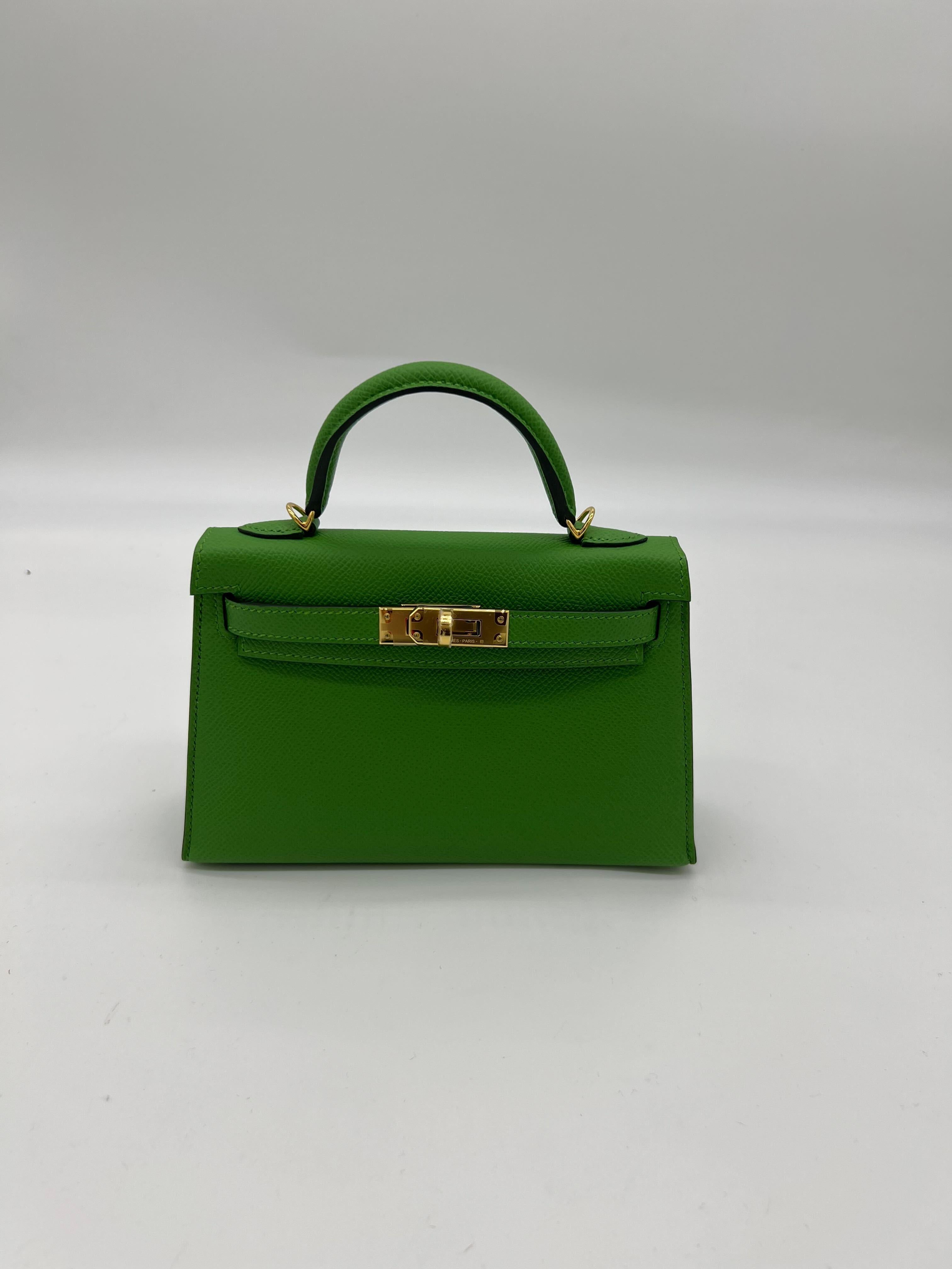 Hermes Kelly 20 Mini II Sellier Vert Yucca Veau Epsom Leather Gold Hardware

Condition & Year: New 2023
Material: Epsom Leather
Measurements: 20cm x 16cm x 10cm
Hardware: Gold

*Comes with full original packaging.
*Full plastic on hardware.