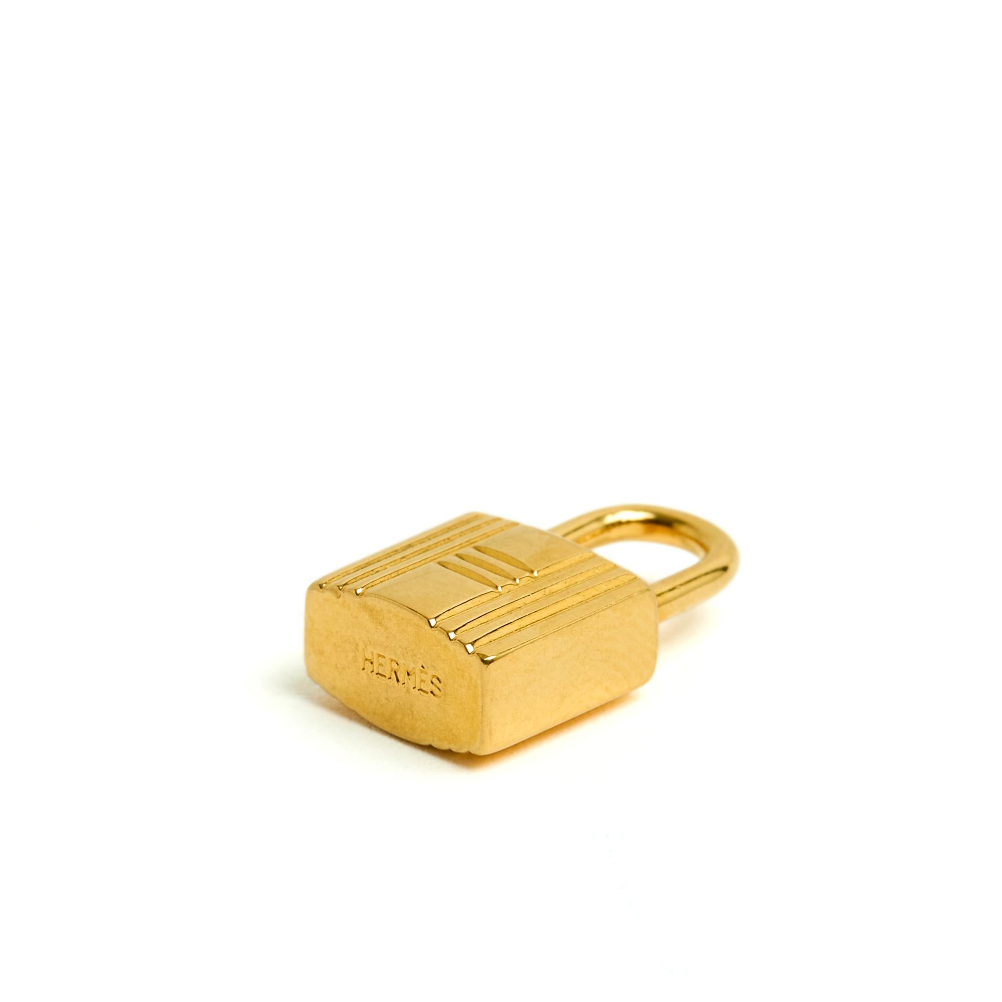 Hermès Kelly Mini Pendentif Métal Doré XS Pendentif Hermès Pour hommes en vente