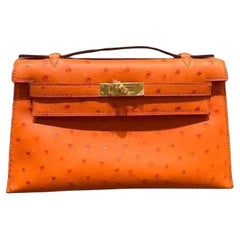 Hermès Kelly Ostrich Pochette GHW Orange GHW in ausgezeichnetem Zustand