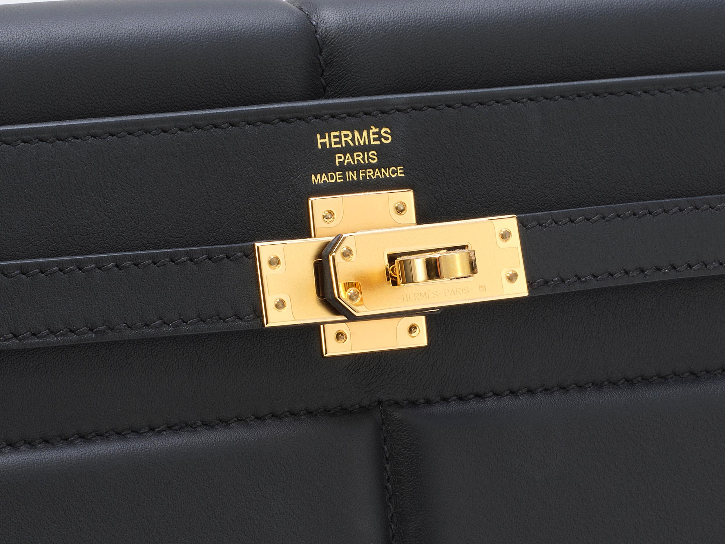 Hermès Kelly Padded 25 Noir/Black Swift Gold Hardware In New Condition For Sale In Berlin, DE