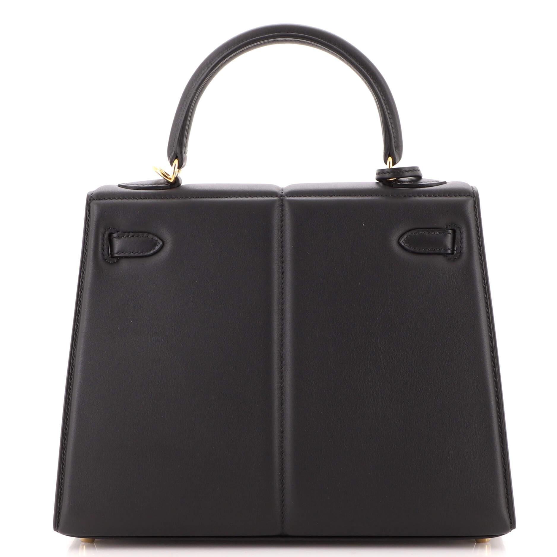 Hermes Kelly Padded Handbag Swift with Gold Hardware 25 In Good Condition In NY, NY