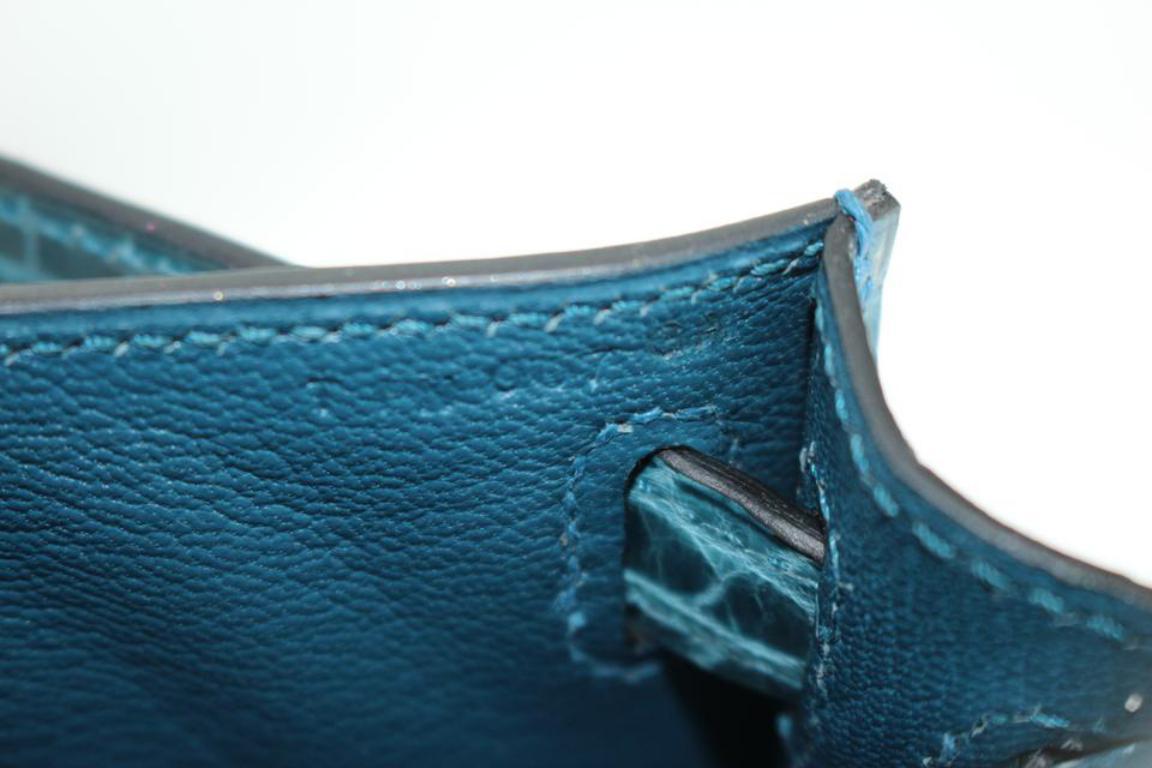 Hermès Kelly Paon Niloticus Crocodile Cut Pochette 16hedg8917 AquaClutch In Fair Condition For Sale In Forest Hills, NY