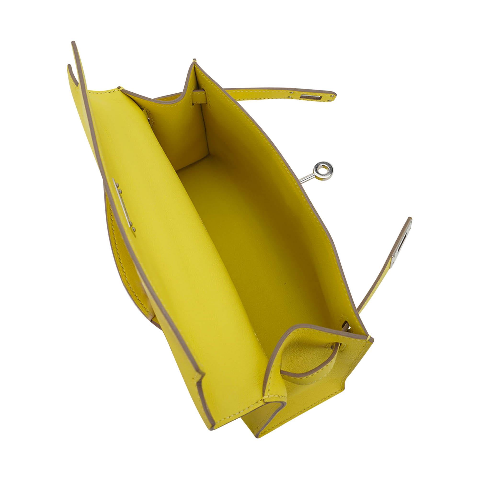 Hermes Kelly Pochette Tasche Jaune De Naples Swift Leder Palladium im Angebot 6