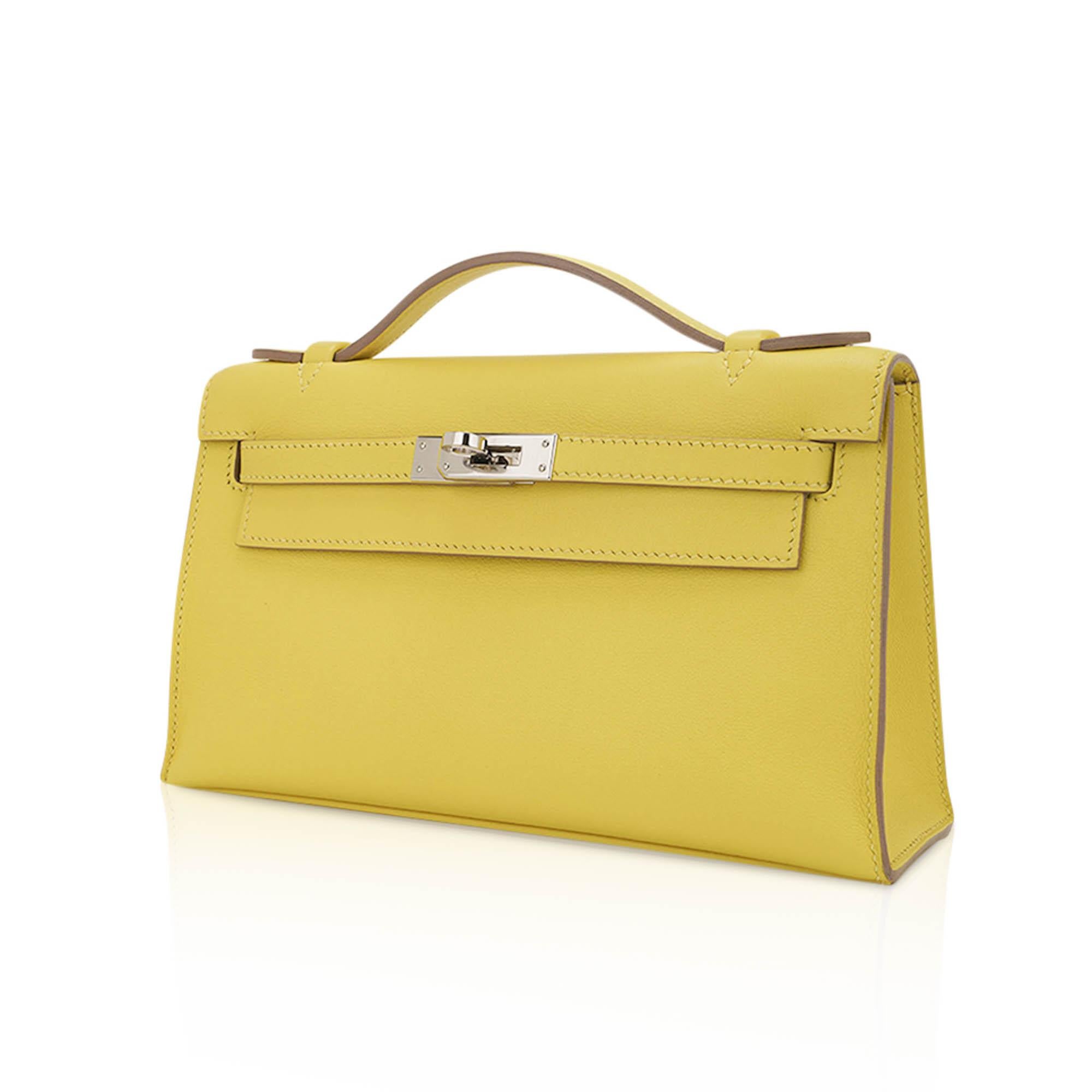 Hermes Kelly Pochette Tasche Jaune De Naples Swift Leder Palladium im Zustand „Hervorragend“ im Angebot in Miami, FL