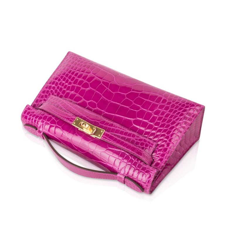 Hermes Kelly Pochette Bag Rose Scheherazade Pink Alligator Clutch Gold Hardware  In New Condition In Miami, FL