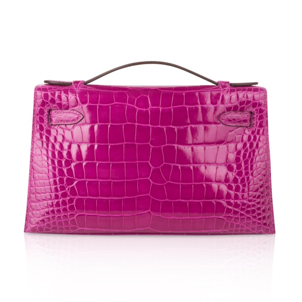 Hermes Kelly Pochette Bag Rose Scheherazade Pink Alligator Clutch Gold Hardware  In New Condition In Miami, FL
