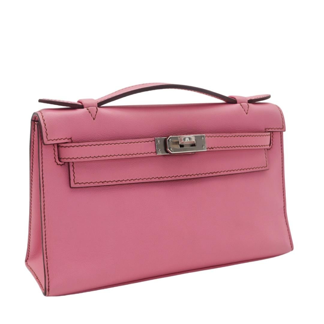 Brand: Hermès
Style: Kelly Pochette
Size: One
Color: Bubblegum
Material: Swift Leather
Hardware: Palladium Hardware (PHW)
Dimensions: 8.66