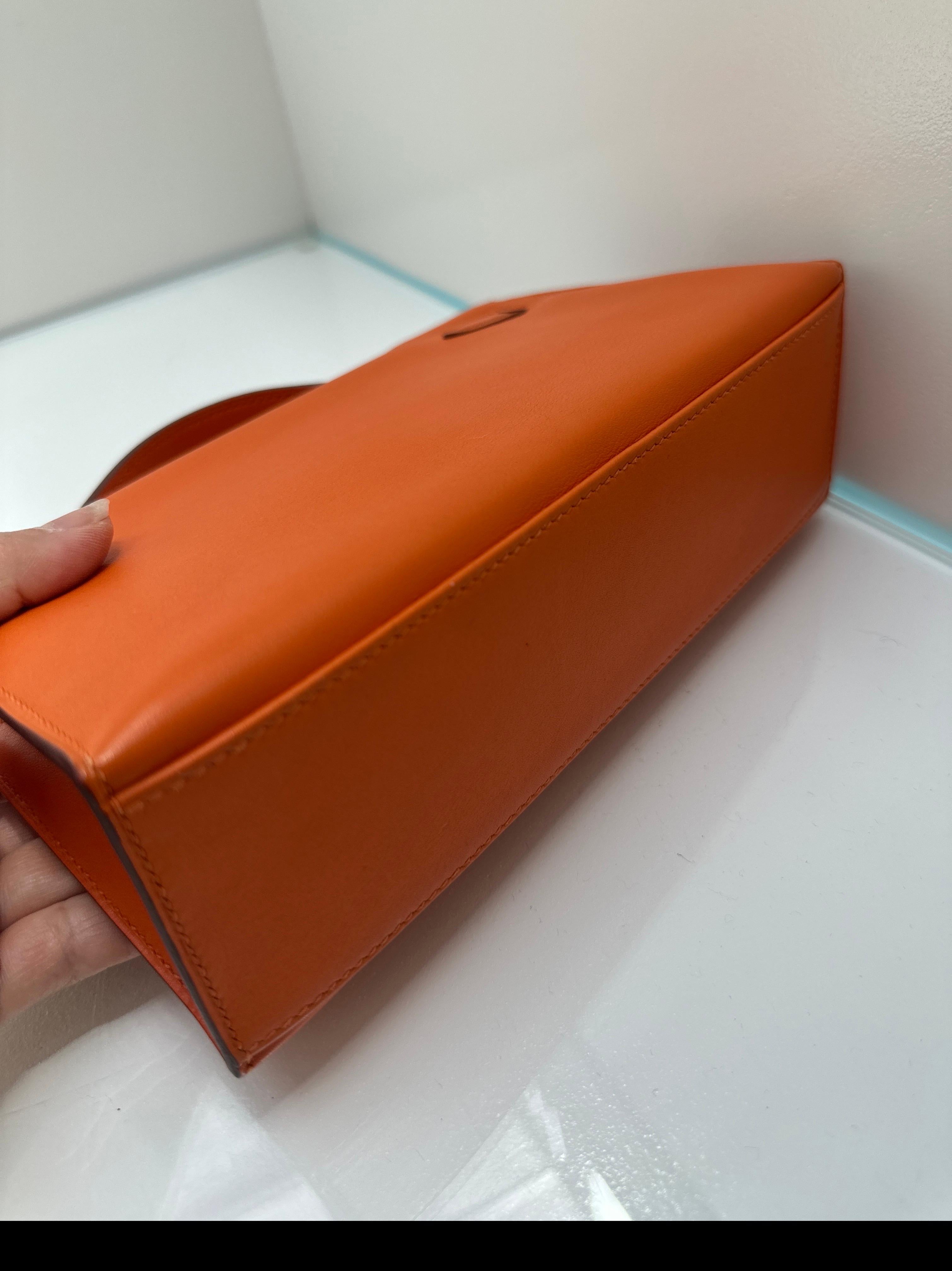 Hermes Kelly Pochette Feu Orange Swift Leather Gold Hardware en vente 5