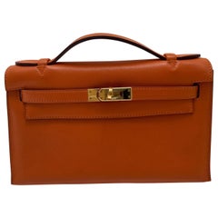 Hermes Kelly Pochette Feu Orange Swift Leder Gold Hardware