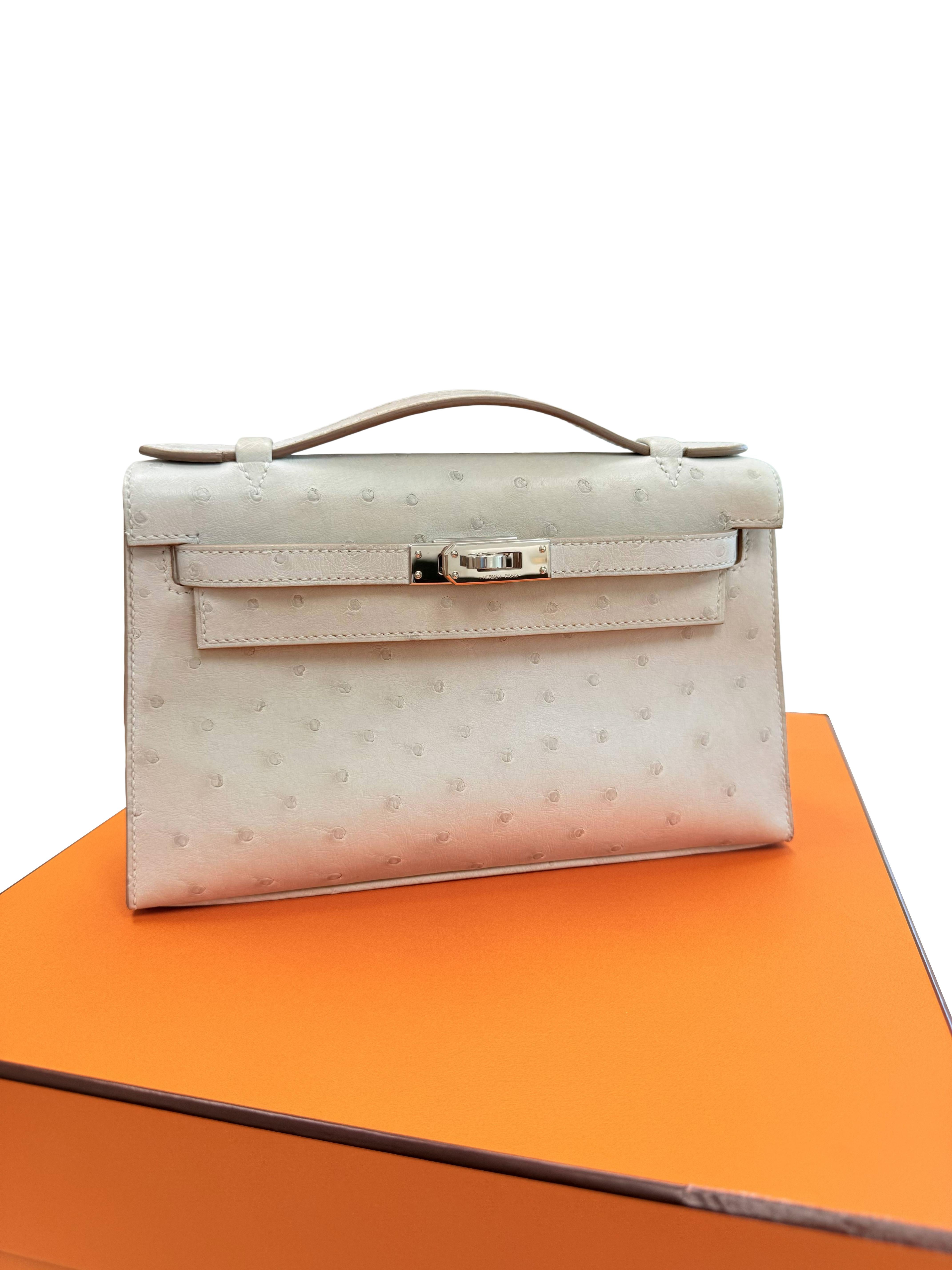 Hermes Kelly Pochette Gris Perle Strauß mit Palladium Hardware Handtasche im Angebot 11