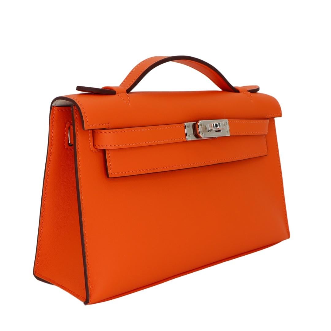 Brand: Hermès
Style: Kelly Pochette
Size: One
Color: Orange/Gris Perle
Material: Swift Leather
Hardware: Palladium Hardware (PHW)
Dimensions: 8.66