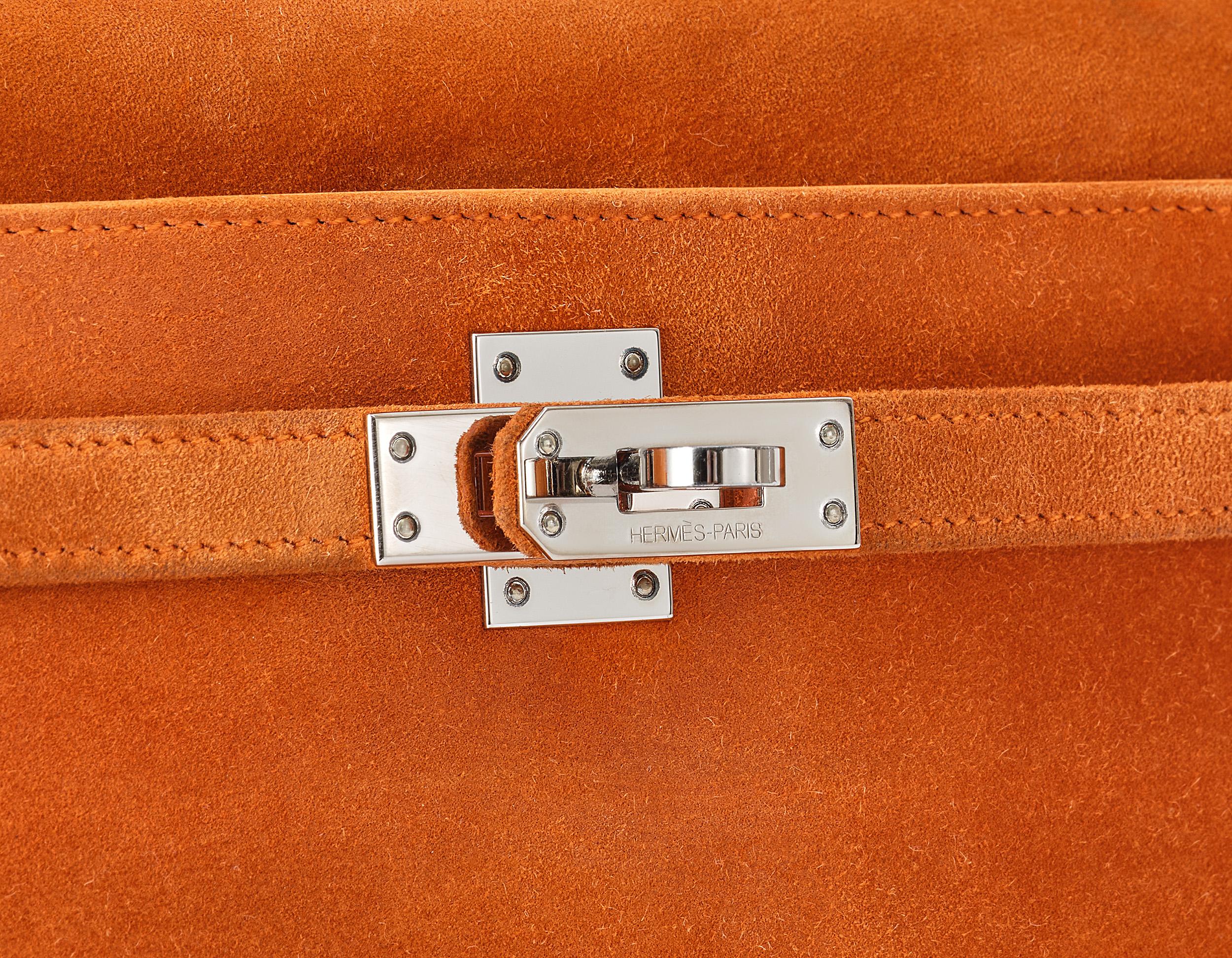 Women's or Men's Hermès Kelly Pochette Orange Doblis Palladium Hardware For Sale