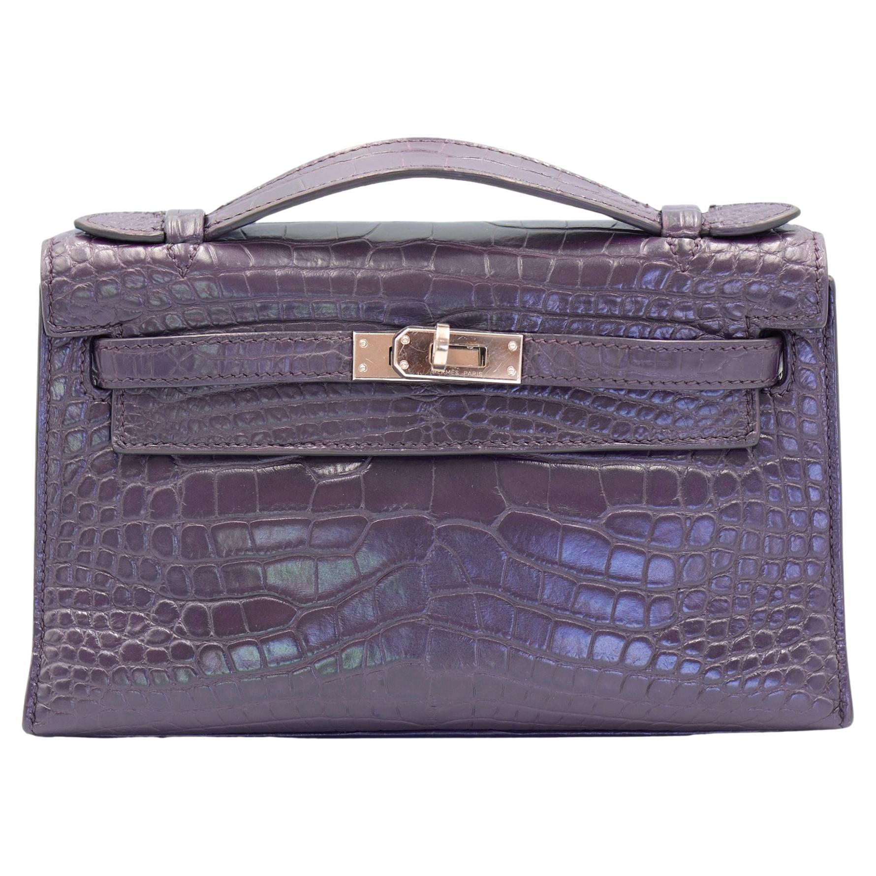 Hermes Kelly Pochette Prunoir Alligator mat avec quincaillerie Palladium en vente