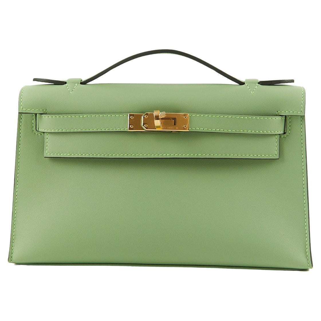HERMÈS KELLY POCHETTE VERT CRIQUET Swift Leather with Gold Hardware For Sale