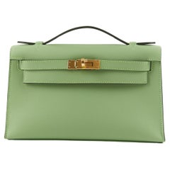 Hermès KELLY POCHETTE VERT CRIQUET Cuir Swift avec quincaillerie dorée