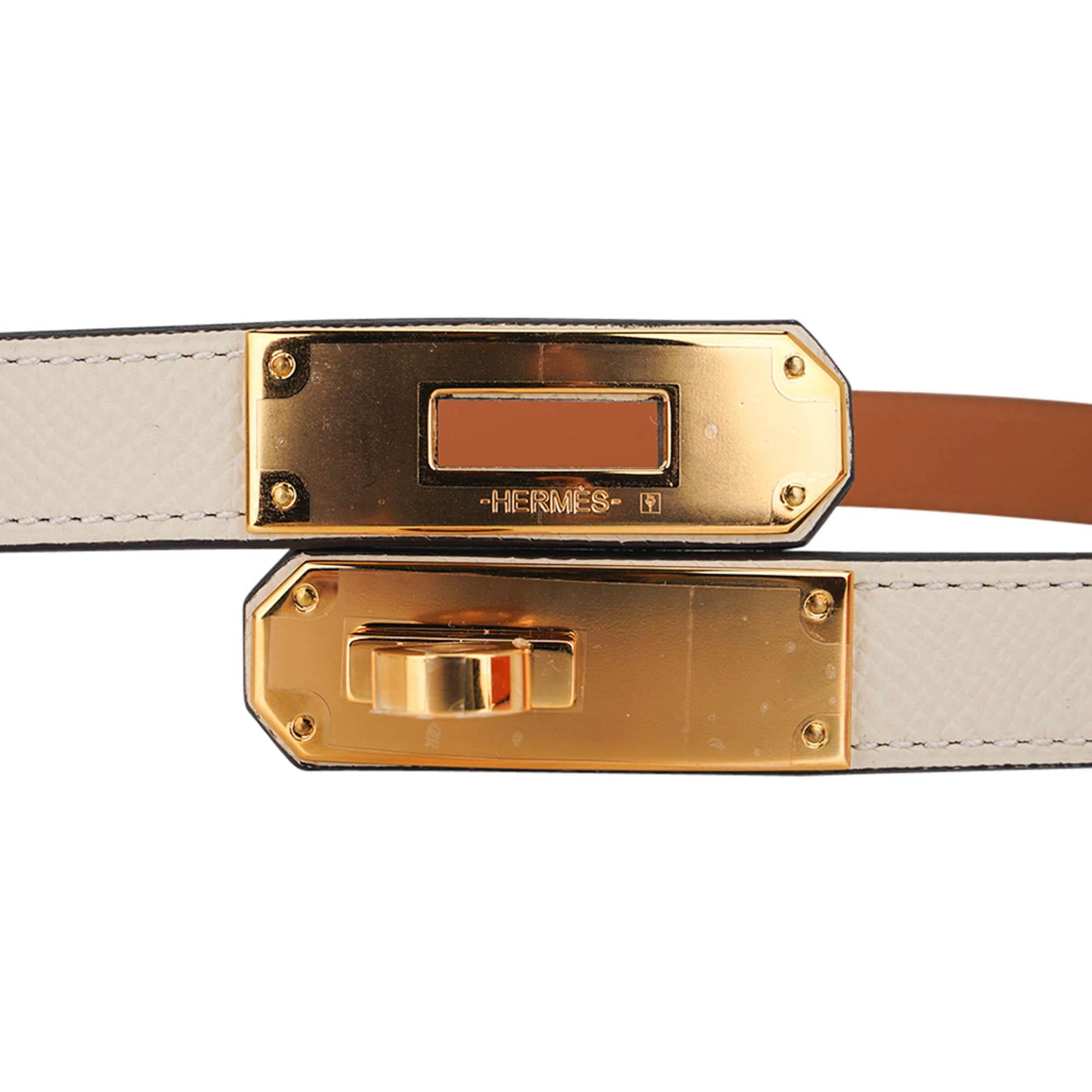 Mightychic offers a limited edition Hermes Kelly Pocket Belt featured in neutral Craie.
Stunning with Gold hardware Kelly Buckle set on Epsom leather.
Super versatile: belt can be worn with or without Pouch and can be adjusted between 23.5
