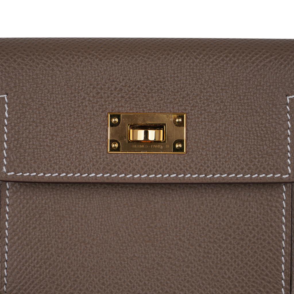Hermes Kelly Pocket Compact Wallet Etoupe Epsom Gold Hardware New w/Box In New Condition In Miami, FL