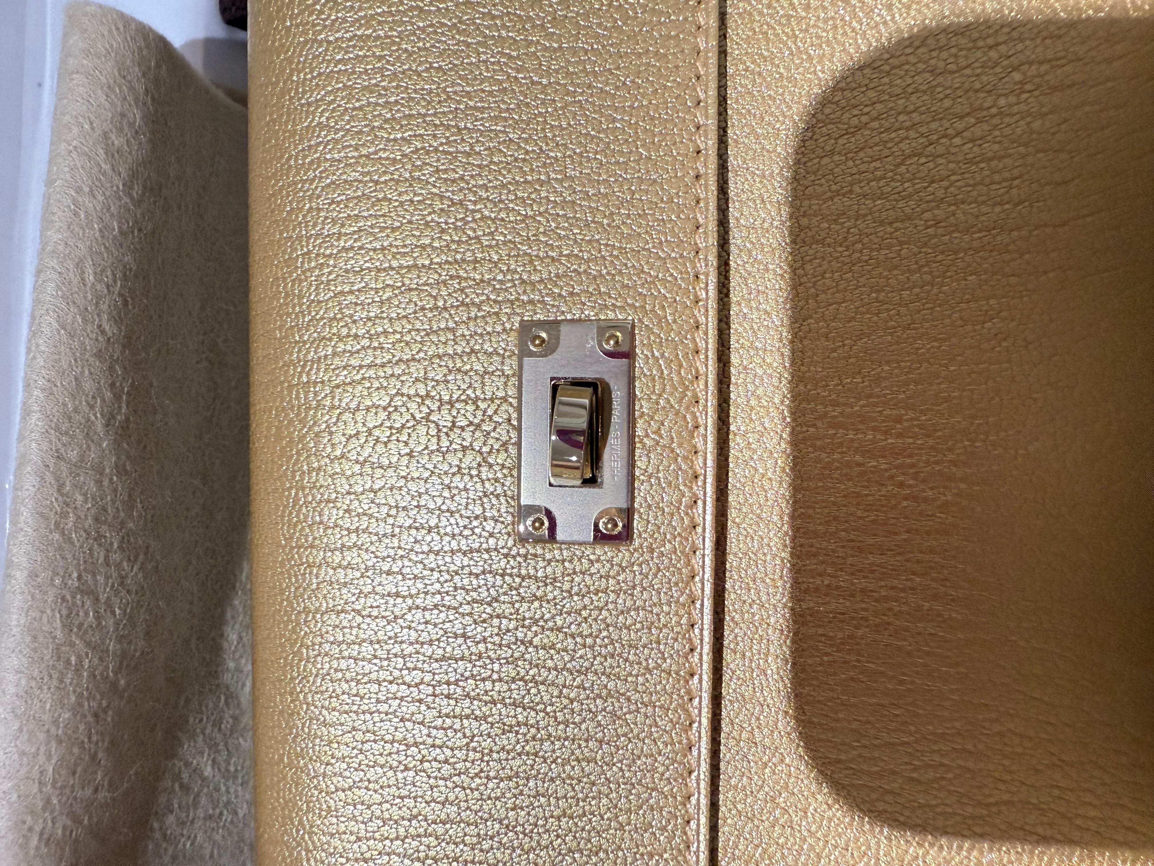 Hermes Kelly Pocket Gold Portefeuille long avec bandoulière 1